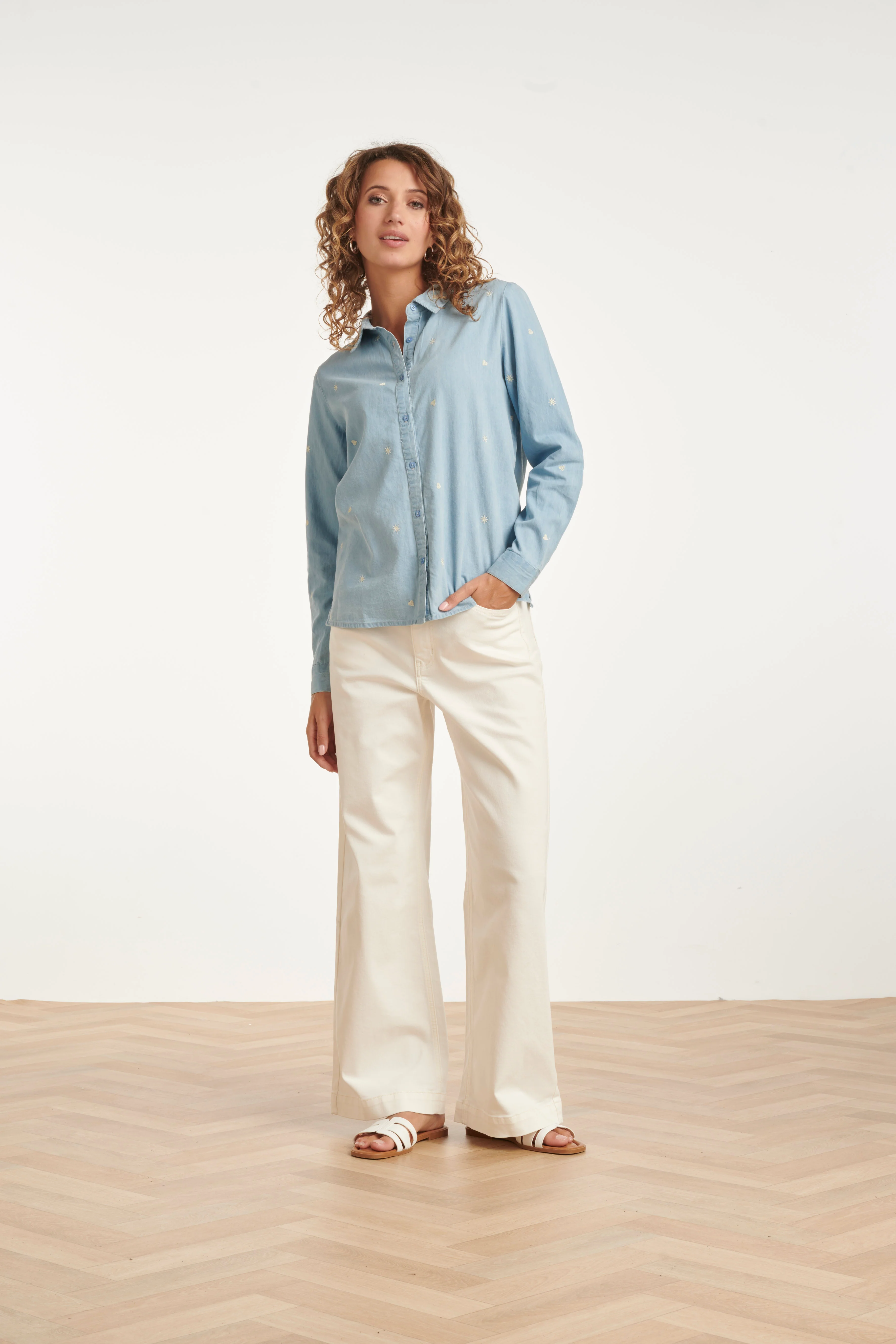 Lichtblauwe Blouse Met Geborduurde Sterren En Hartjes | Denim - Off White