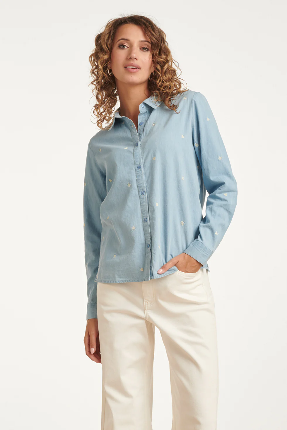Lichtblauwe Blouse Met Geborduurde Sterren En Hartjes | Denim - Off White - Image 2