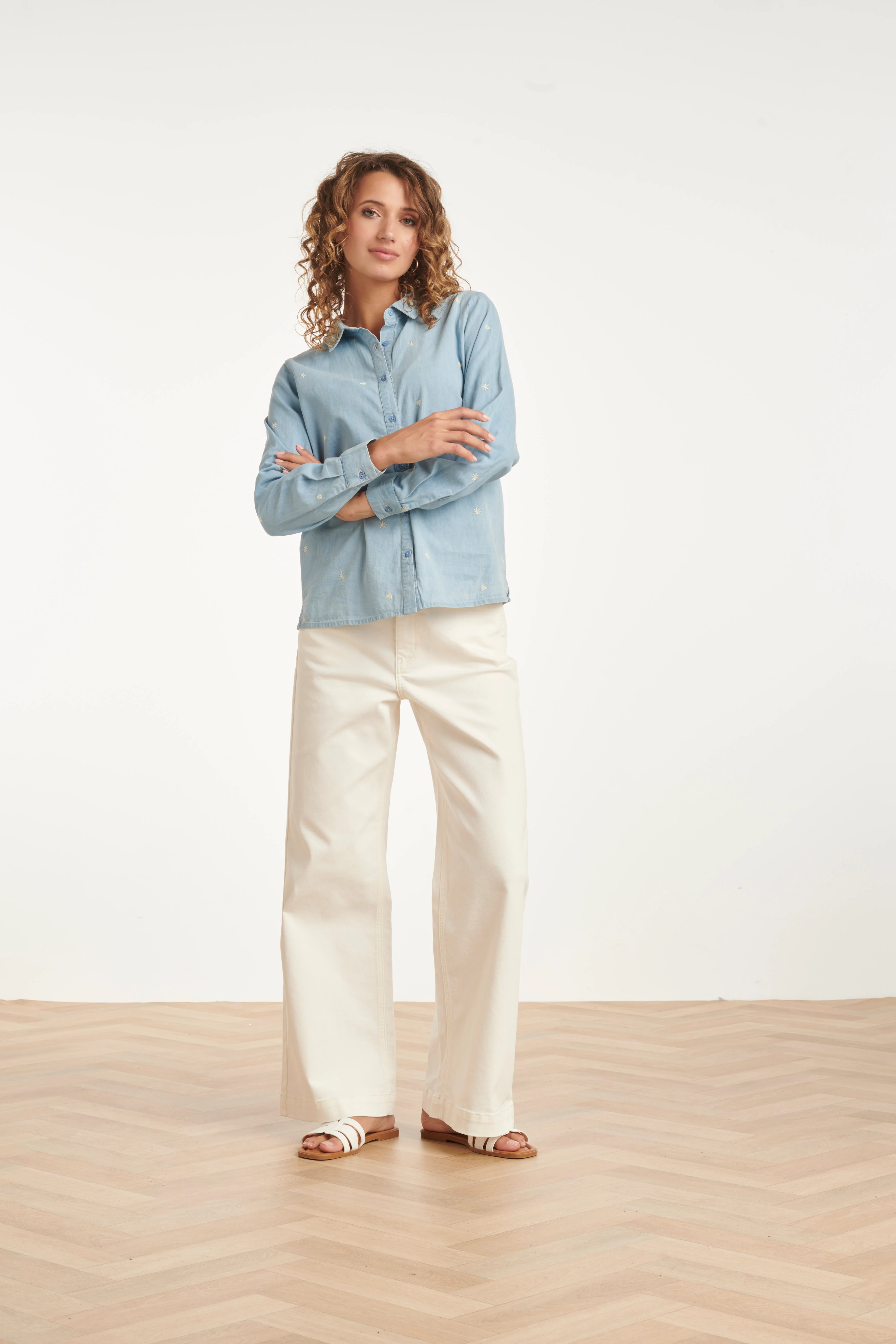Lichtblauwe Blouse Met Geborduurde Sterren En Hartjes | Denim - Off White - Image 3