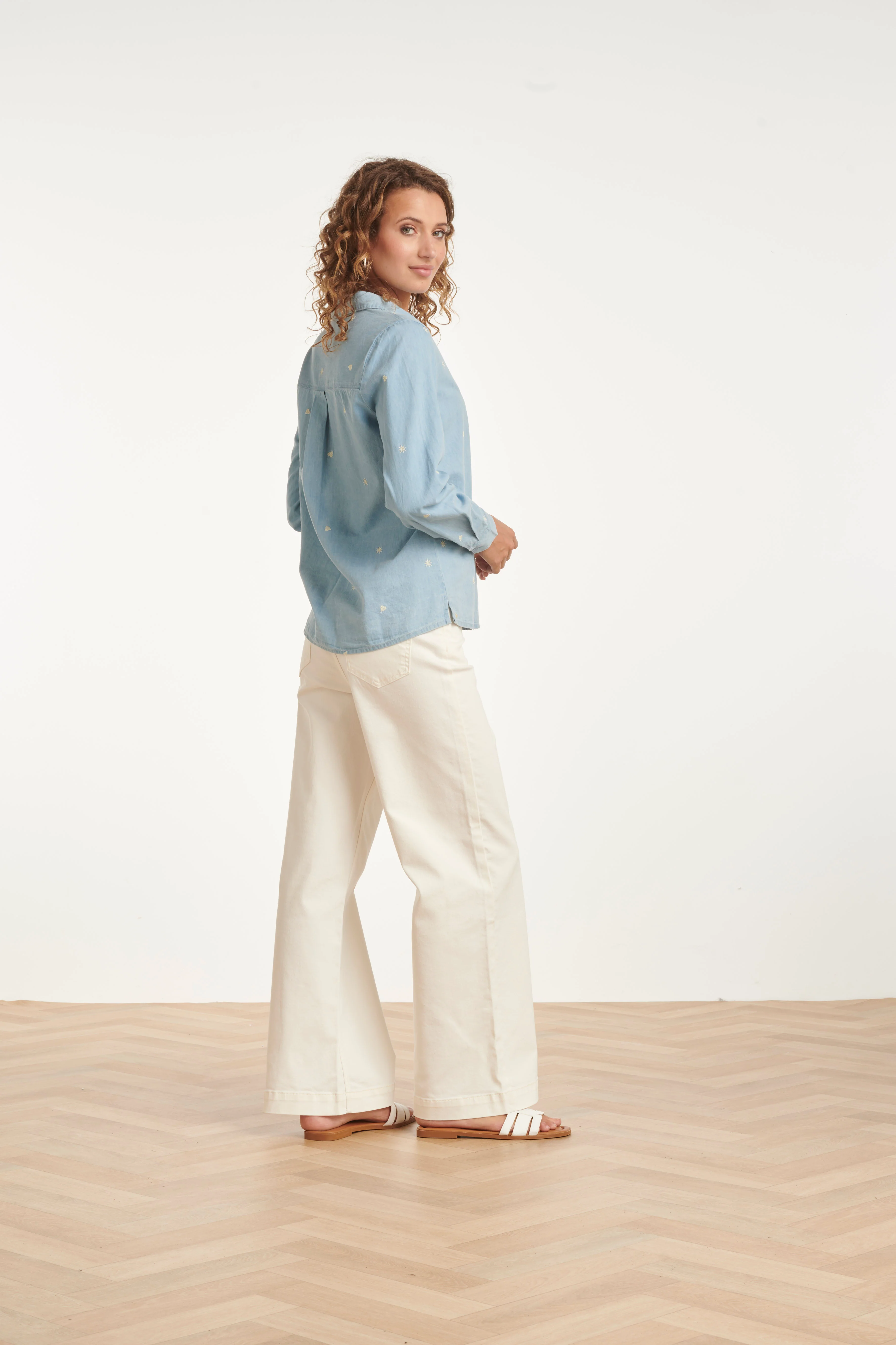 Lichtblauwe Blouse Met Geborduurde Sterren En Hartjes | Denim - Off White - Image 7