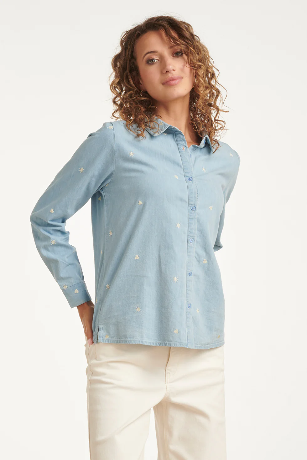 Lichtblauwe Blouse Met Geborduurde Sterren En Hartjes | Denim - Off White - Image 8