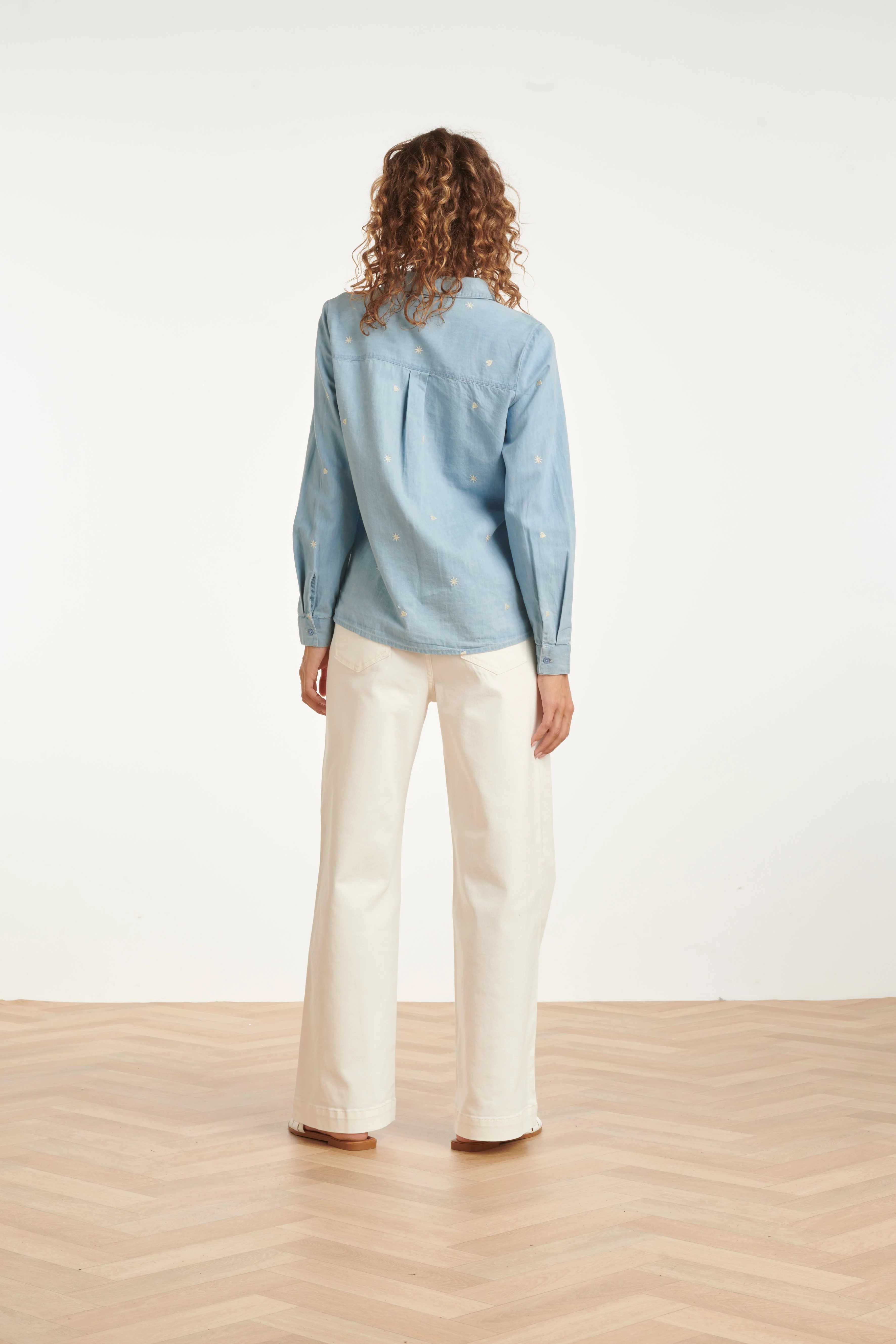 Lichtblauwe Blouse Met Geborduurde Sterren En Hartjes | Denim - Off White - Image 9