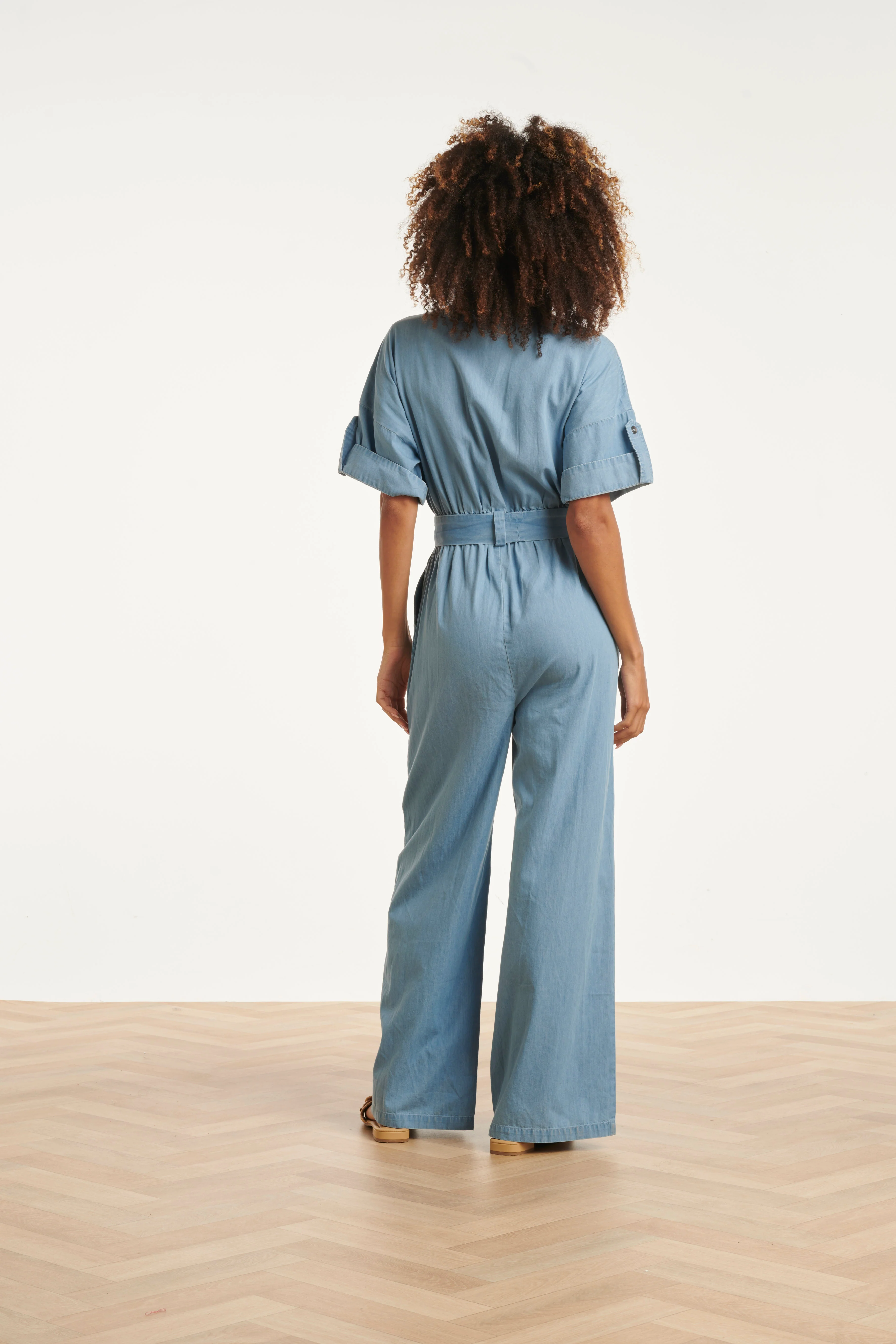 Lichtblauwe Jumpsuit Met Ceintuur En Korte Mouwen | Denim - Image 11