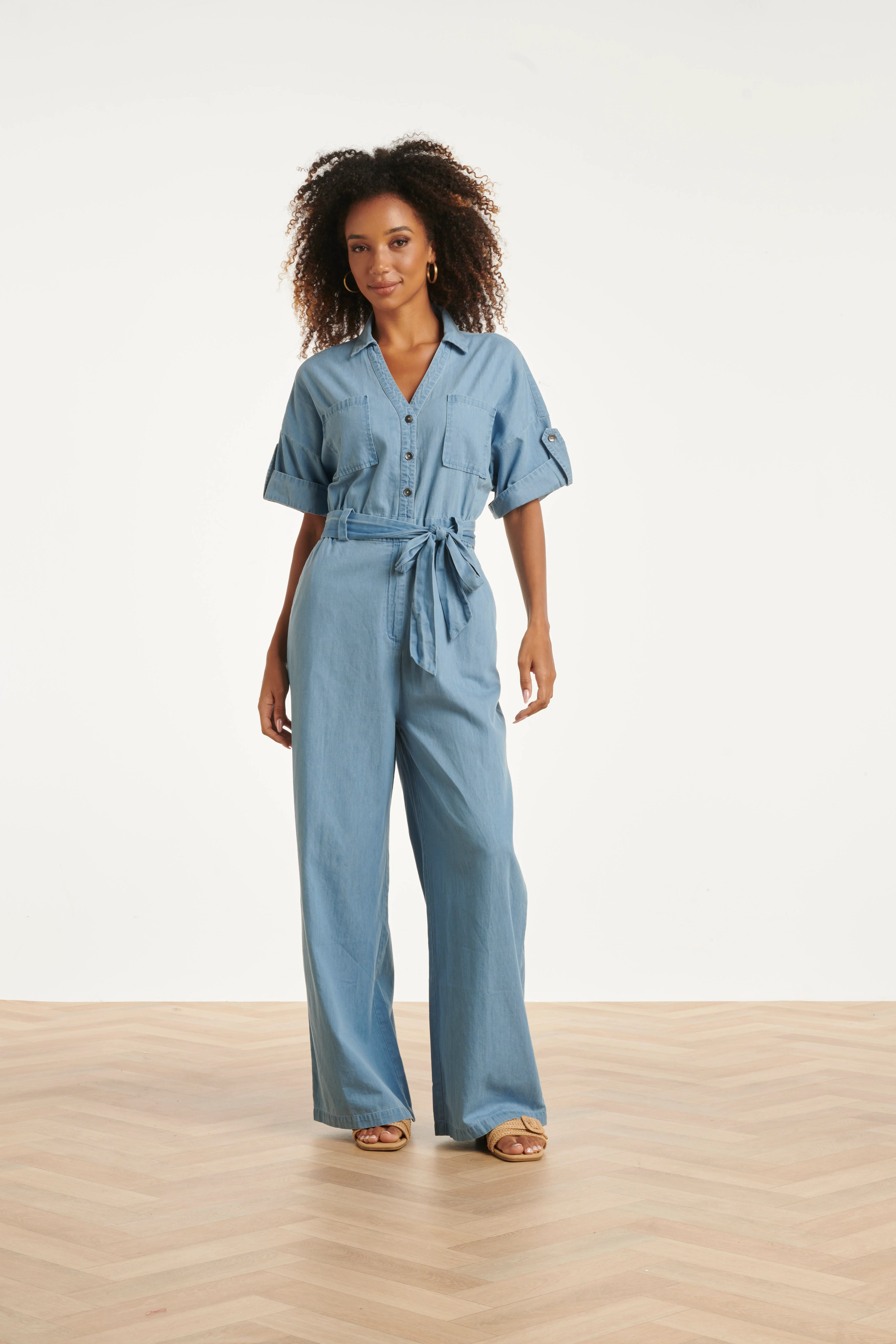 Lichtblauwe Jumpsuit Met Ceintuur En Korte Mouwen | Denim - Image 2