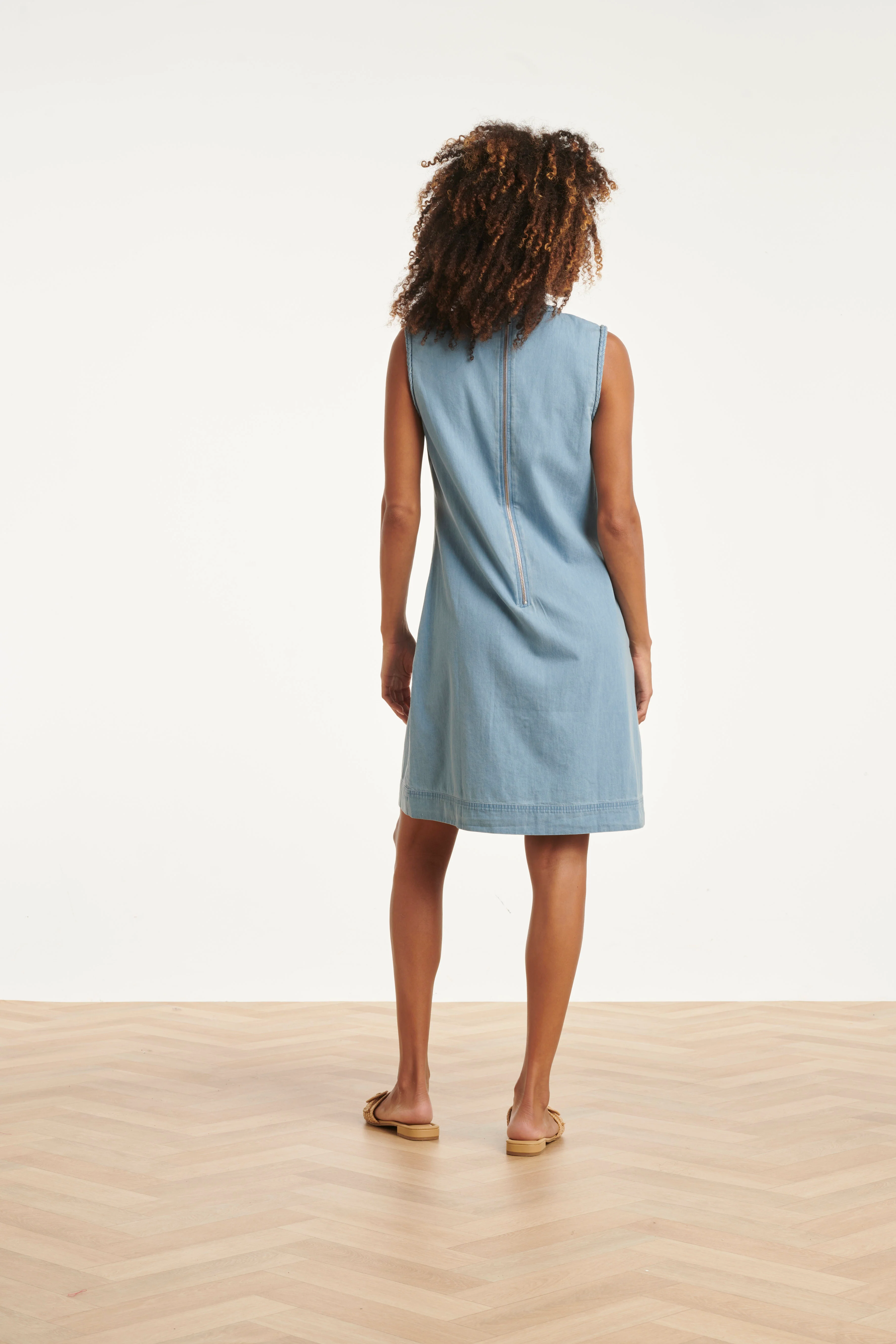 Lichtblauwe Mouwloze Denim Look Jurk | Denim - Image 11