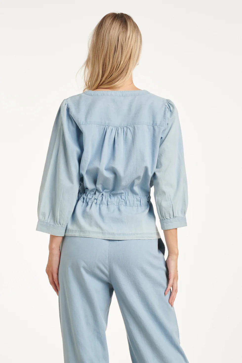 Lichtblauwe Top Met Overslag En Taillekoord | Denim - Image 12