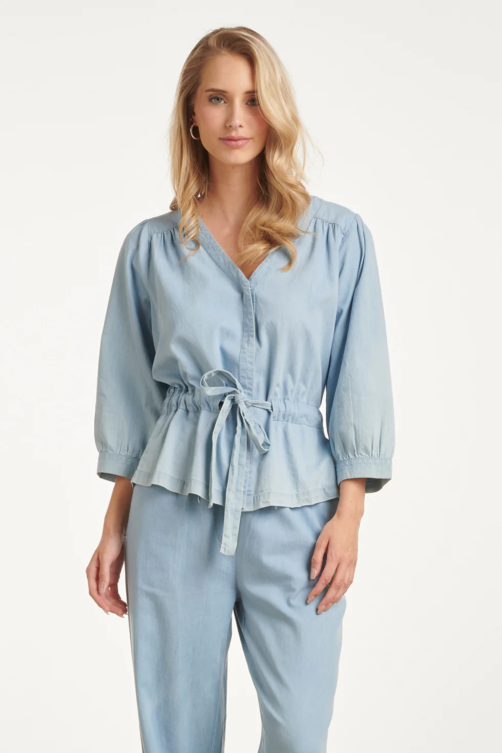 Lichtblauwe Top Met Overslag En Taillekoord | Denim - Image 2
