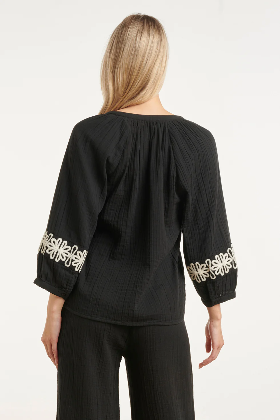 Luchtige Blouse Met Contrasterende Borduring | Black - Off White - Image 12