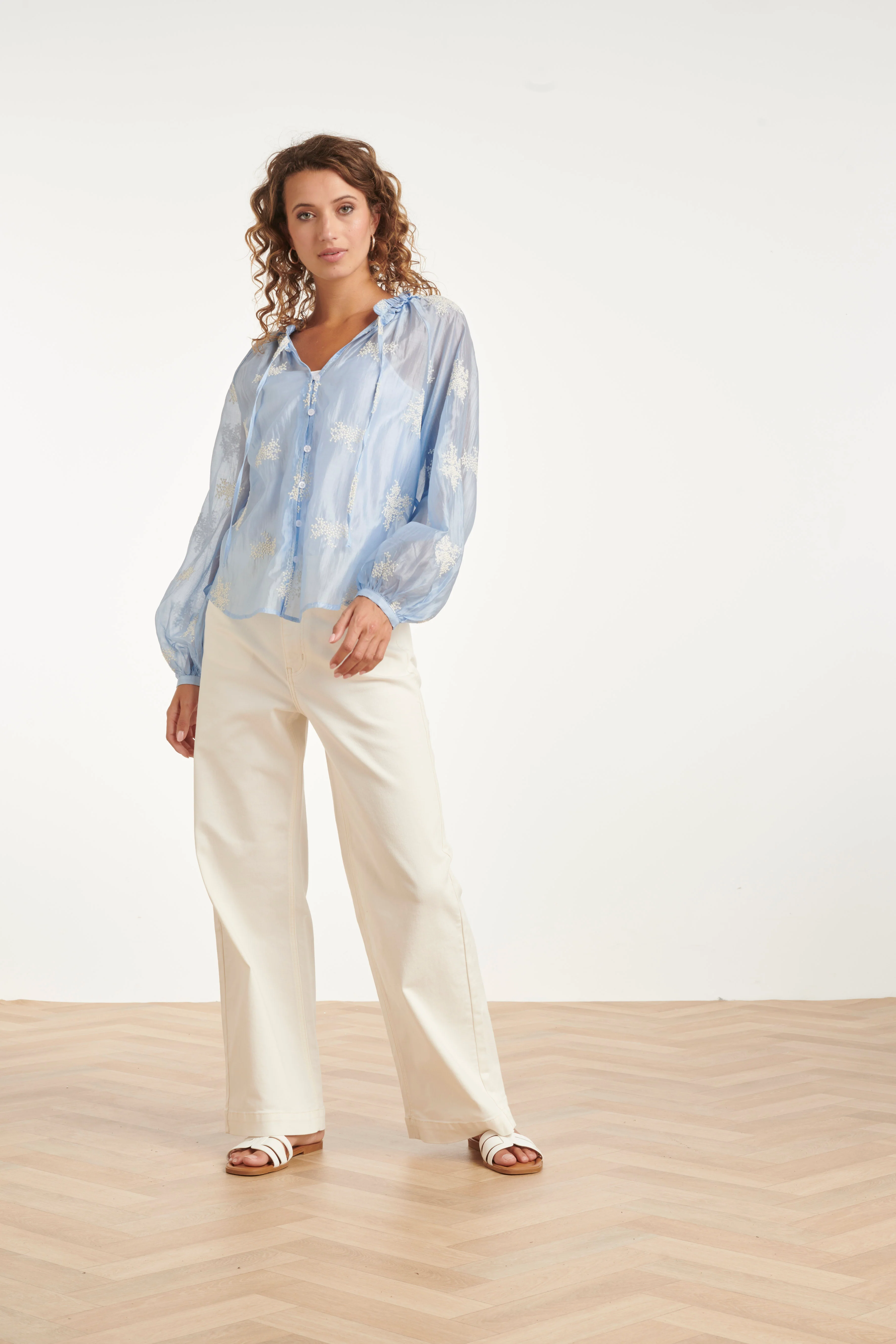 Luchtige Boho-Blouse Met Geborduurde Print | Light Blue - Image 3