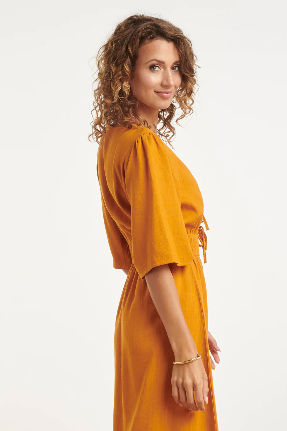 Luchtige Linnen Midi-Jurk Met Vetersluiting | Mustard - Image 5