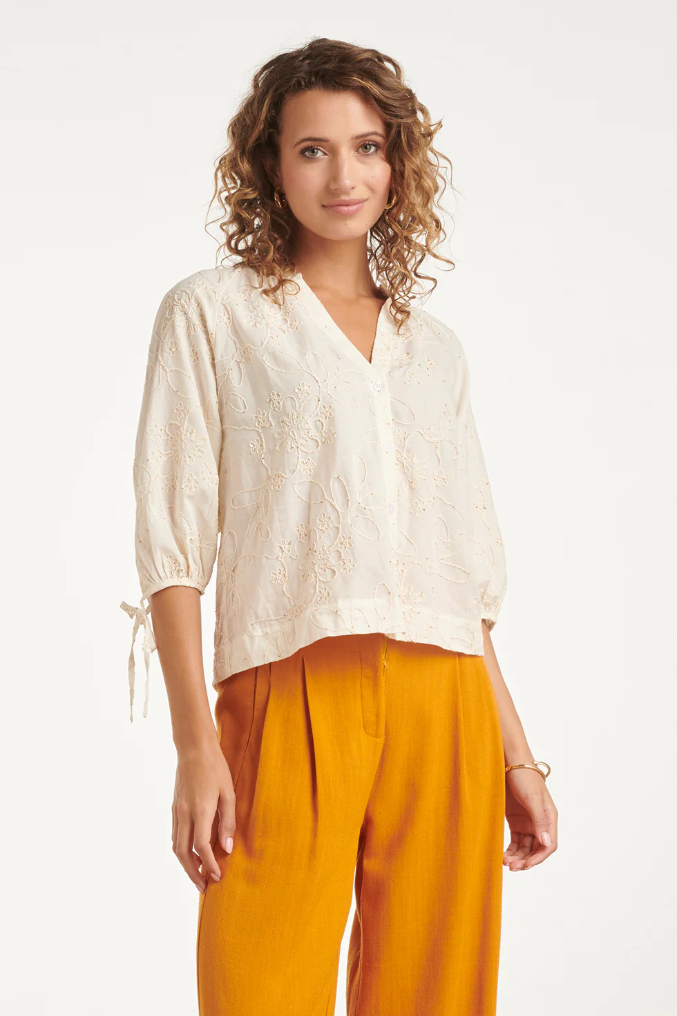 Luchtige Off-White Blouse Met Sierlijk Borduurwerk | White - Image 4