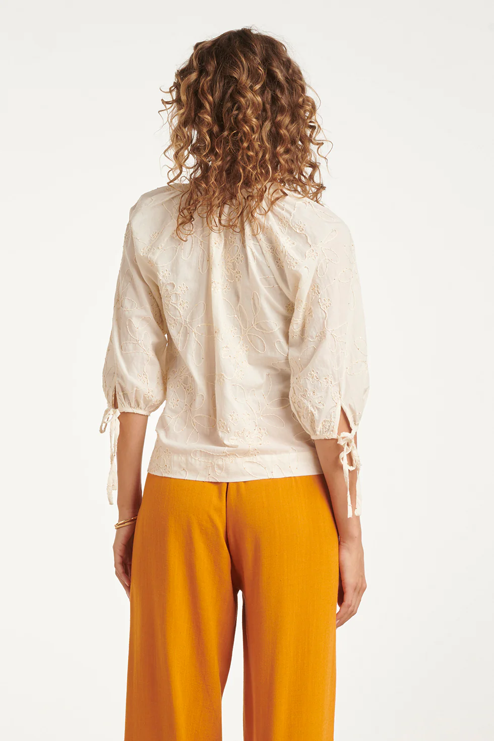 Luchtige Off-White Blouse Met Sierlijk Borduurwerk | White - Image 6