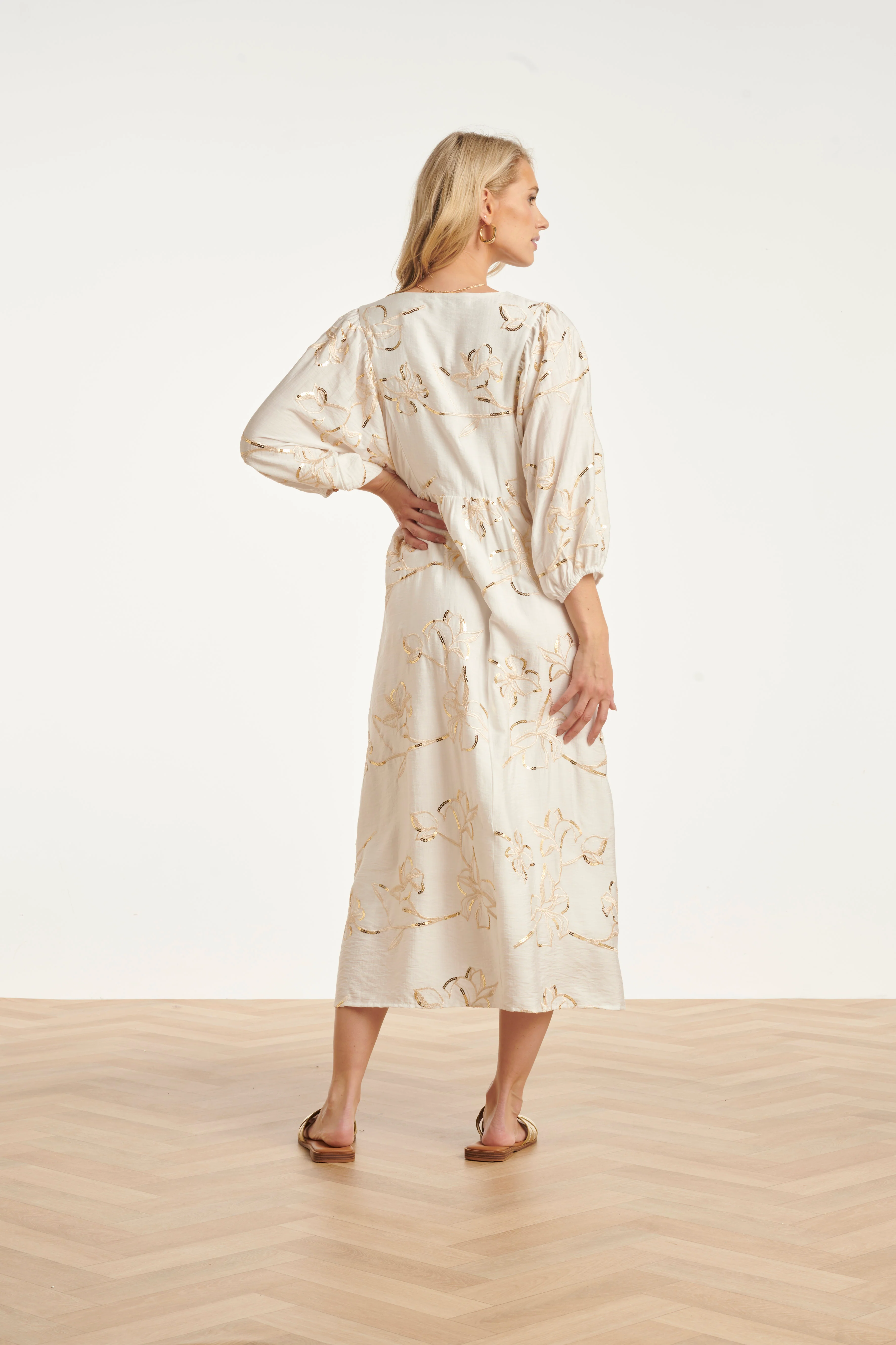 Maxi Jurk Met Gouden Borduursels En Pailletten | Off White - Gold - Image 11