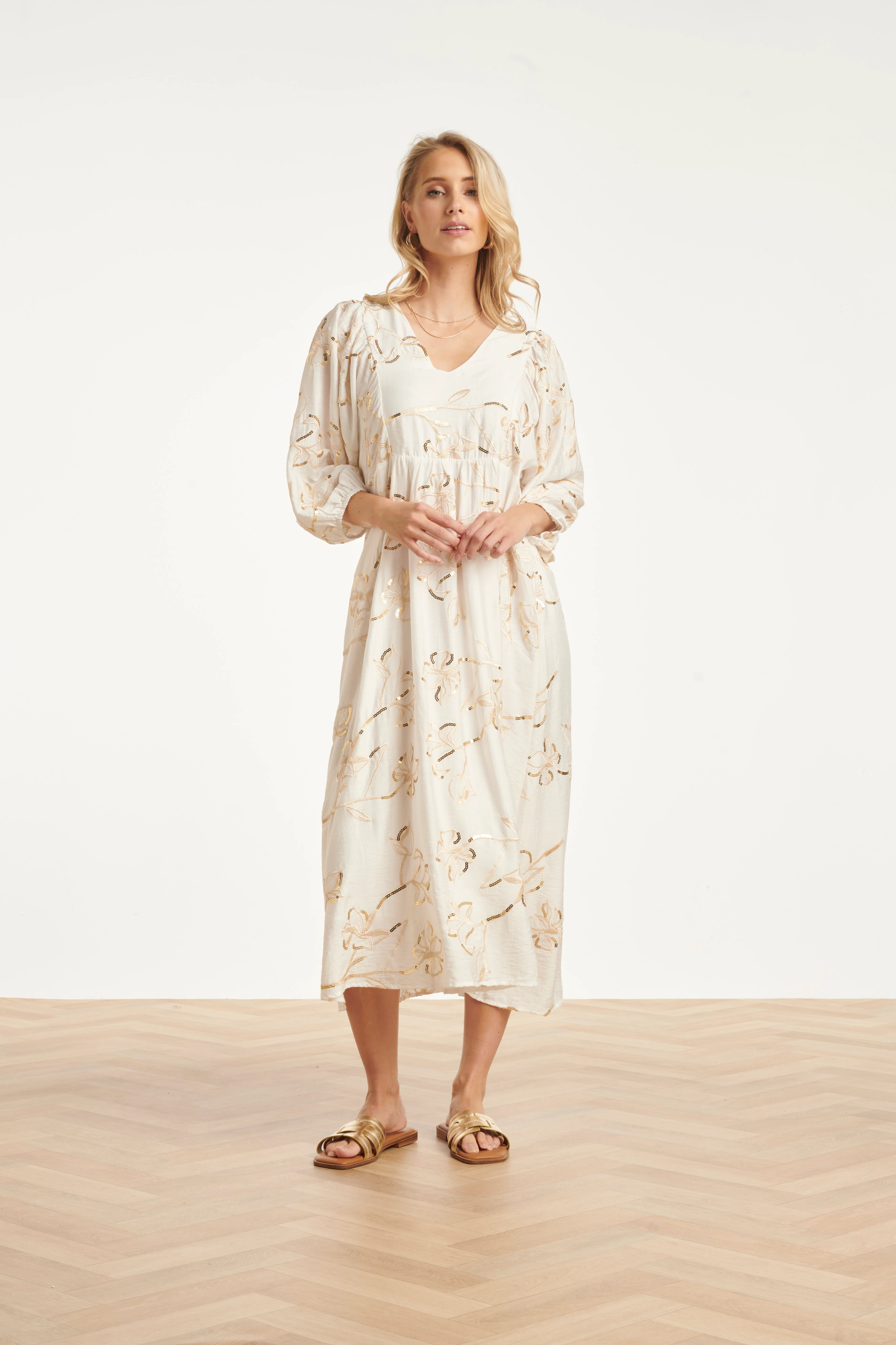 Maxi Jurk Met Gouden Borduursels En Pailletten | Off White - Gold - Image 5