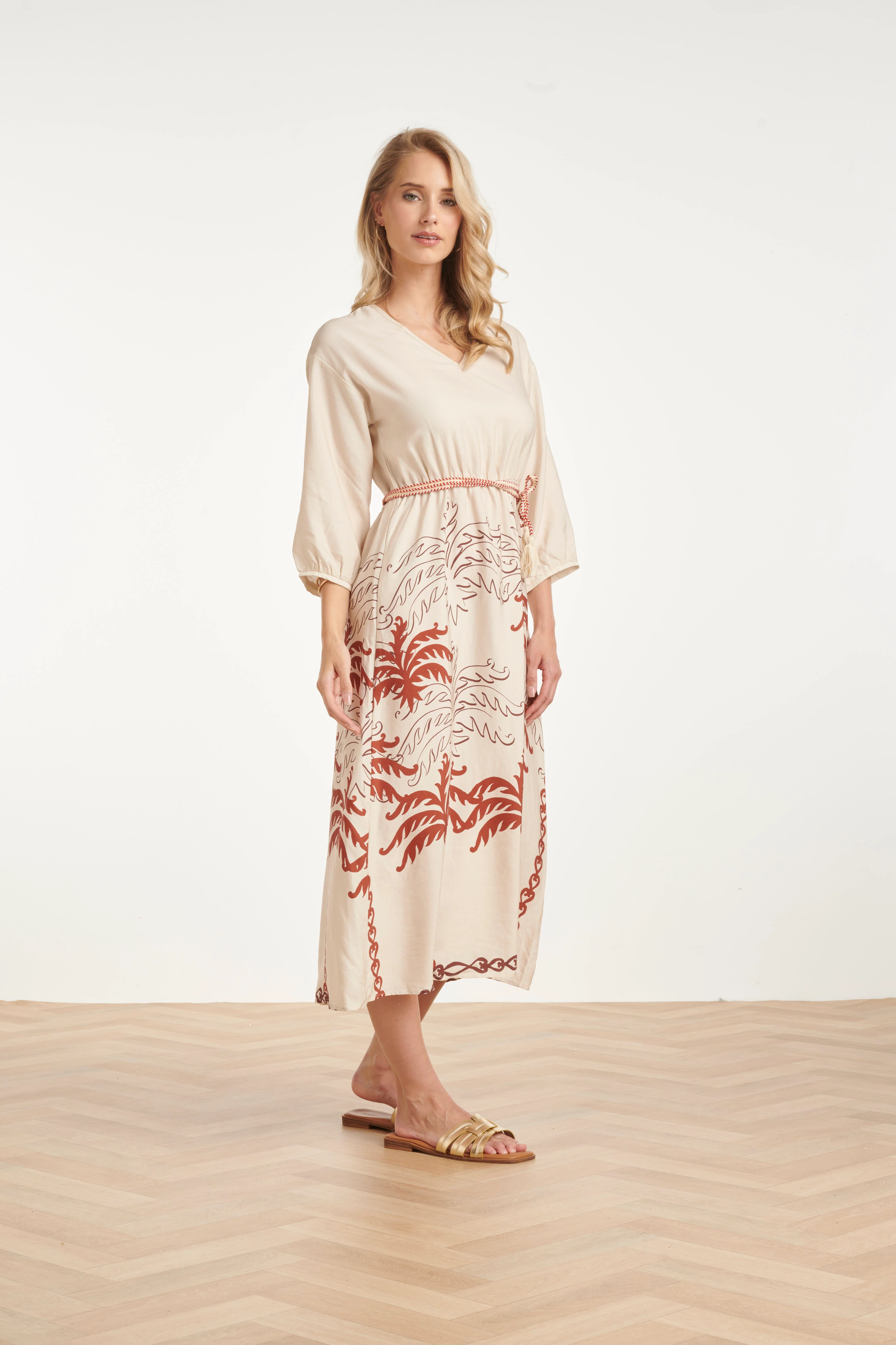 Maxi-Jurk Met Roest En Zand Palm Print En Tassel-Ceintuur | Sand - Brique - Image 4