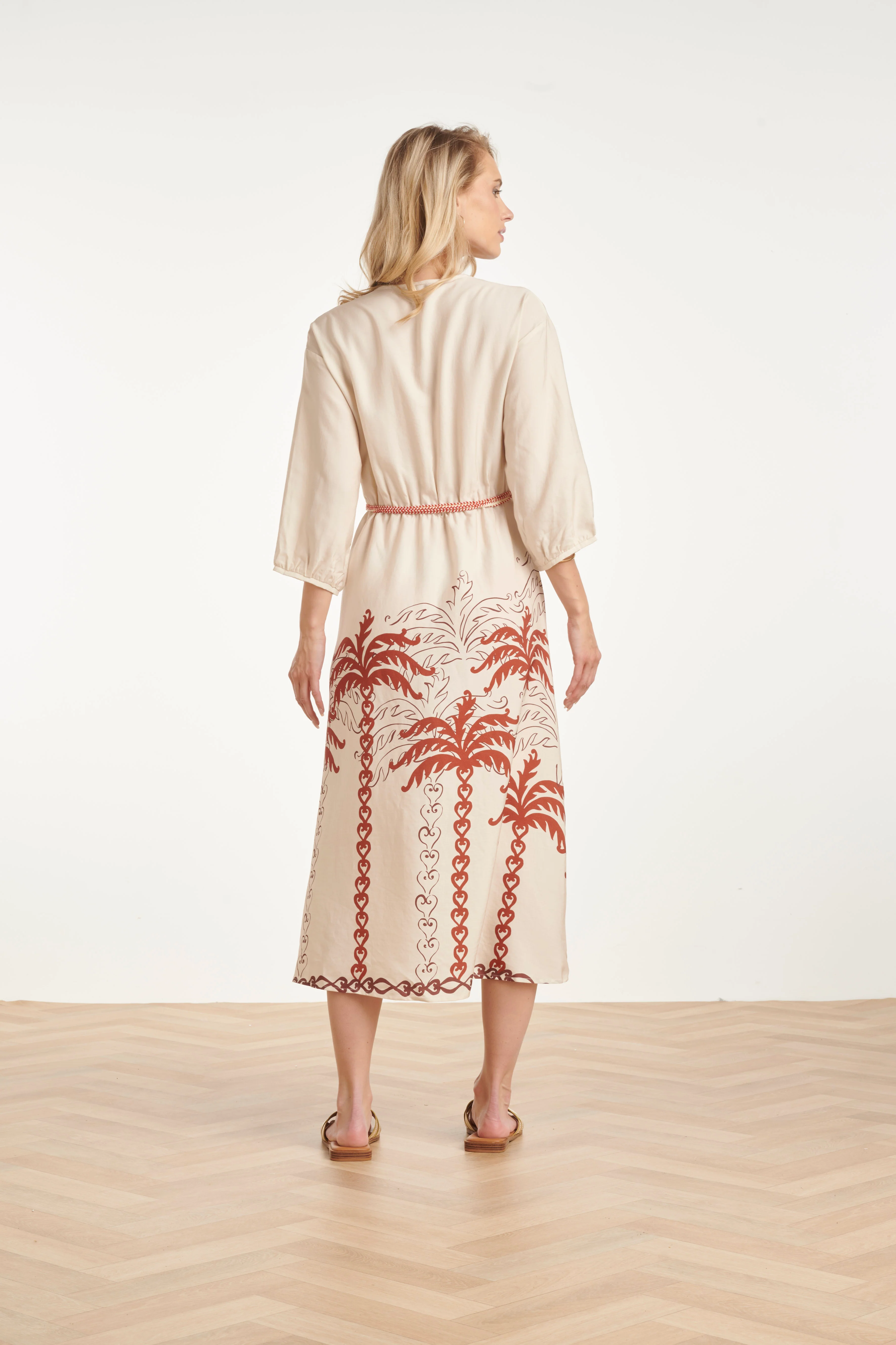 Maxi-Jurk Met Roest En Zand Palm Print En Tassel-Ceintuur | Sand - Brique - Image 6