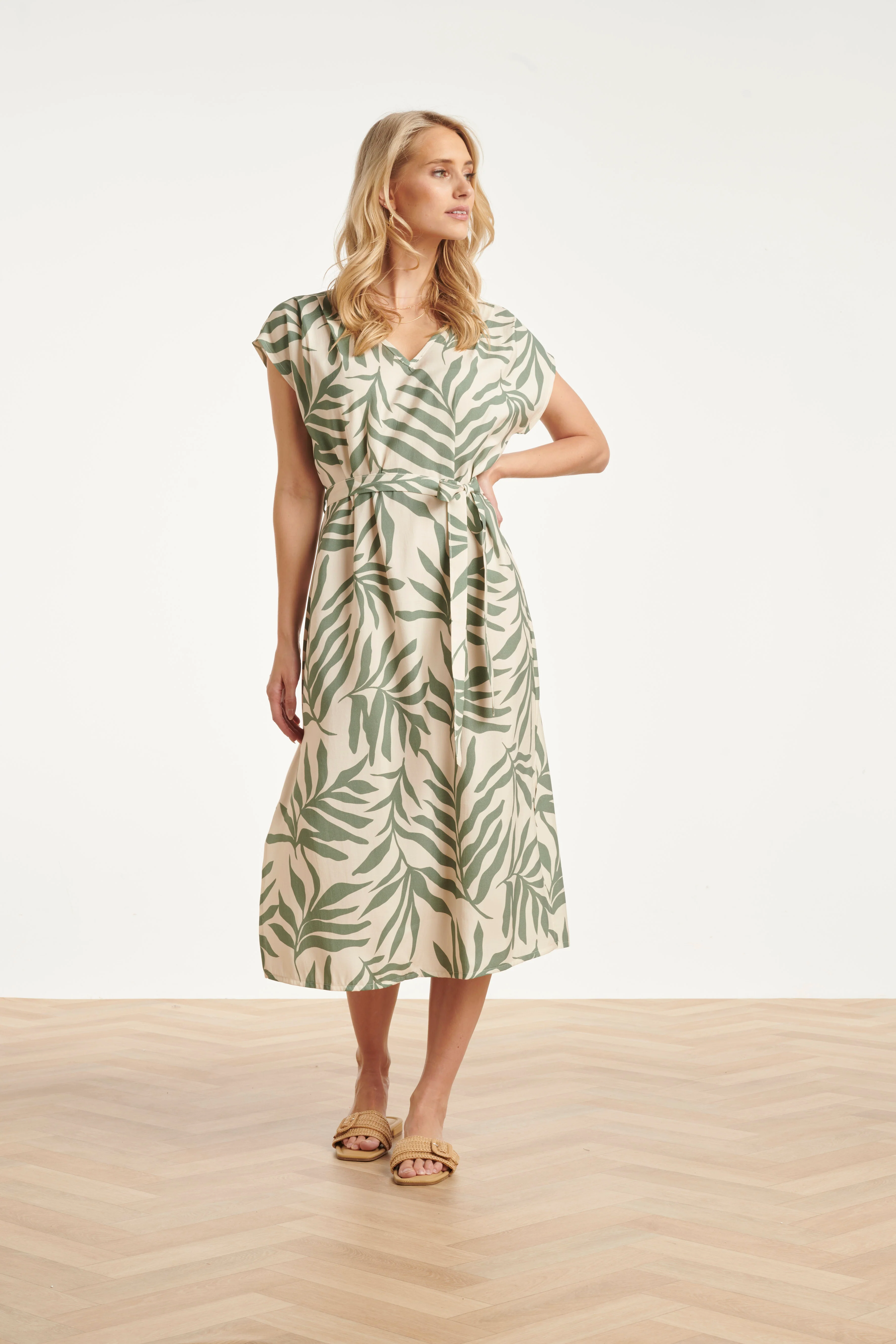 Midi Jurk Met Groene Bladprint En Ceintuur | Jade - Off White - Image 5