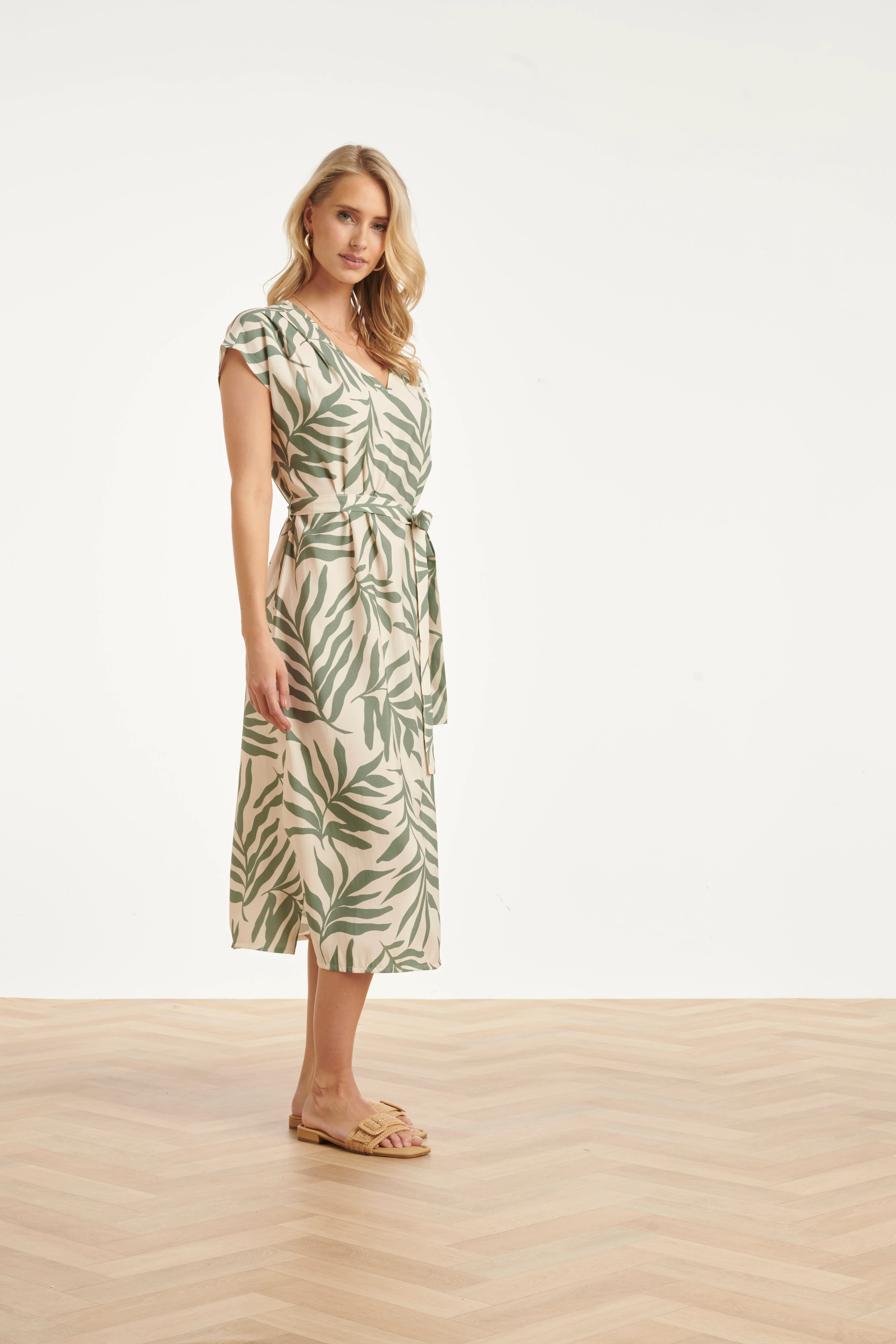 Midi Jurk Met Groene Bladprint En Ceintuur | Jade - Off White - Image 7