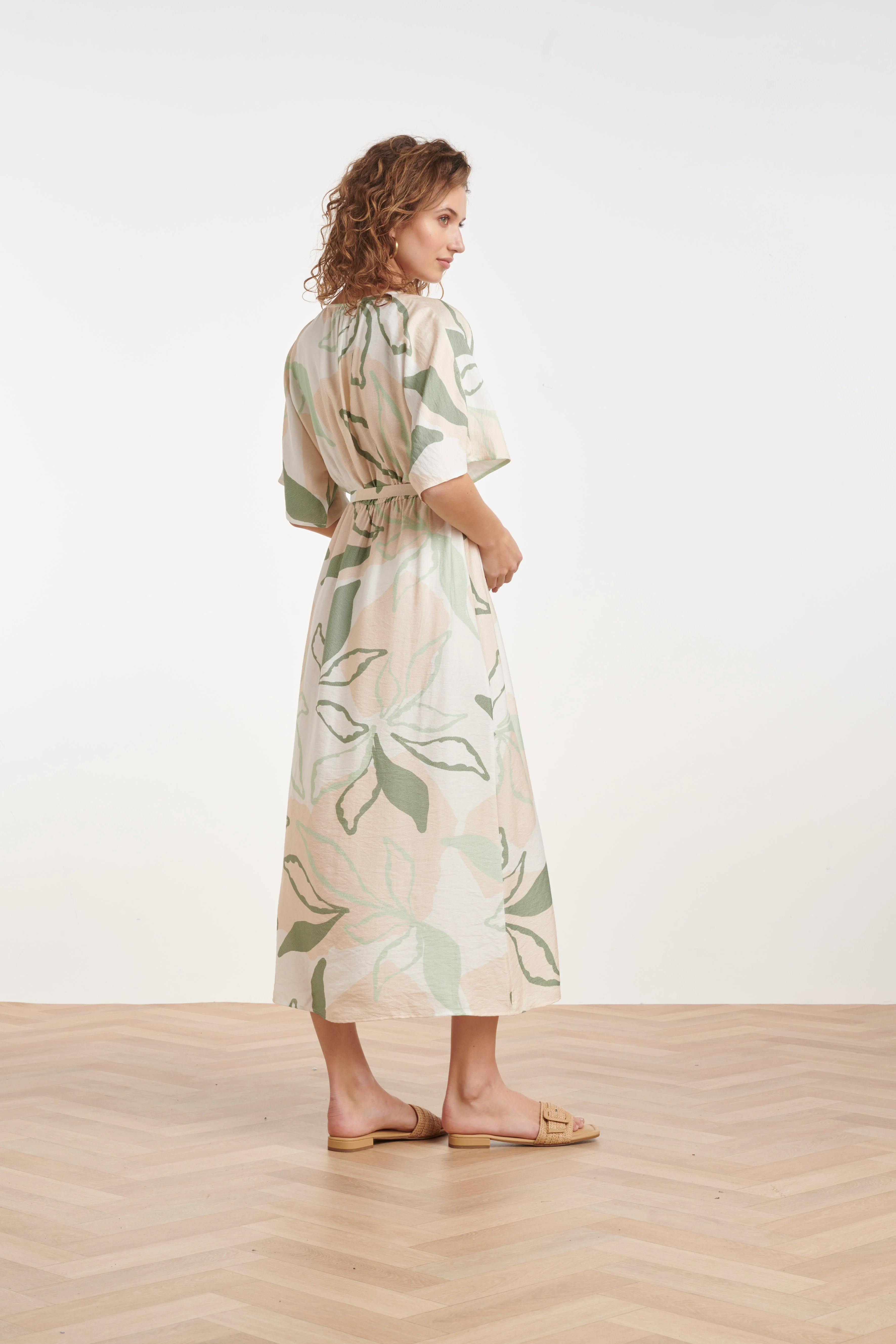 Midi Jurk Met Groene En Beige Bladprint En Ceintuur | Soft Green - Muticolour - Image 6