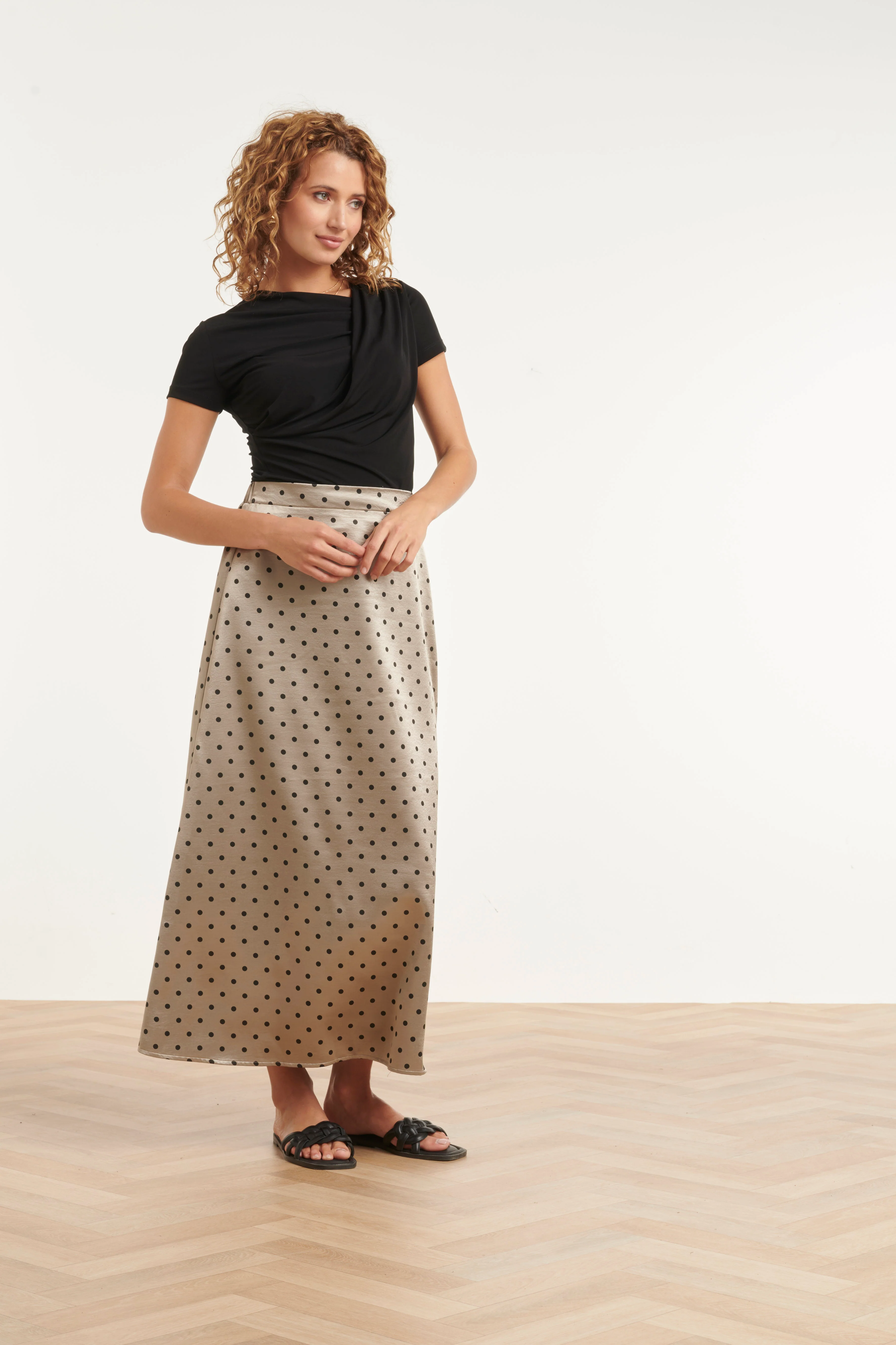 Midi Rok In Champagne Met Zwarte Stippenprint | Silver - Black - Image 4