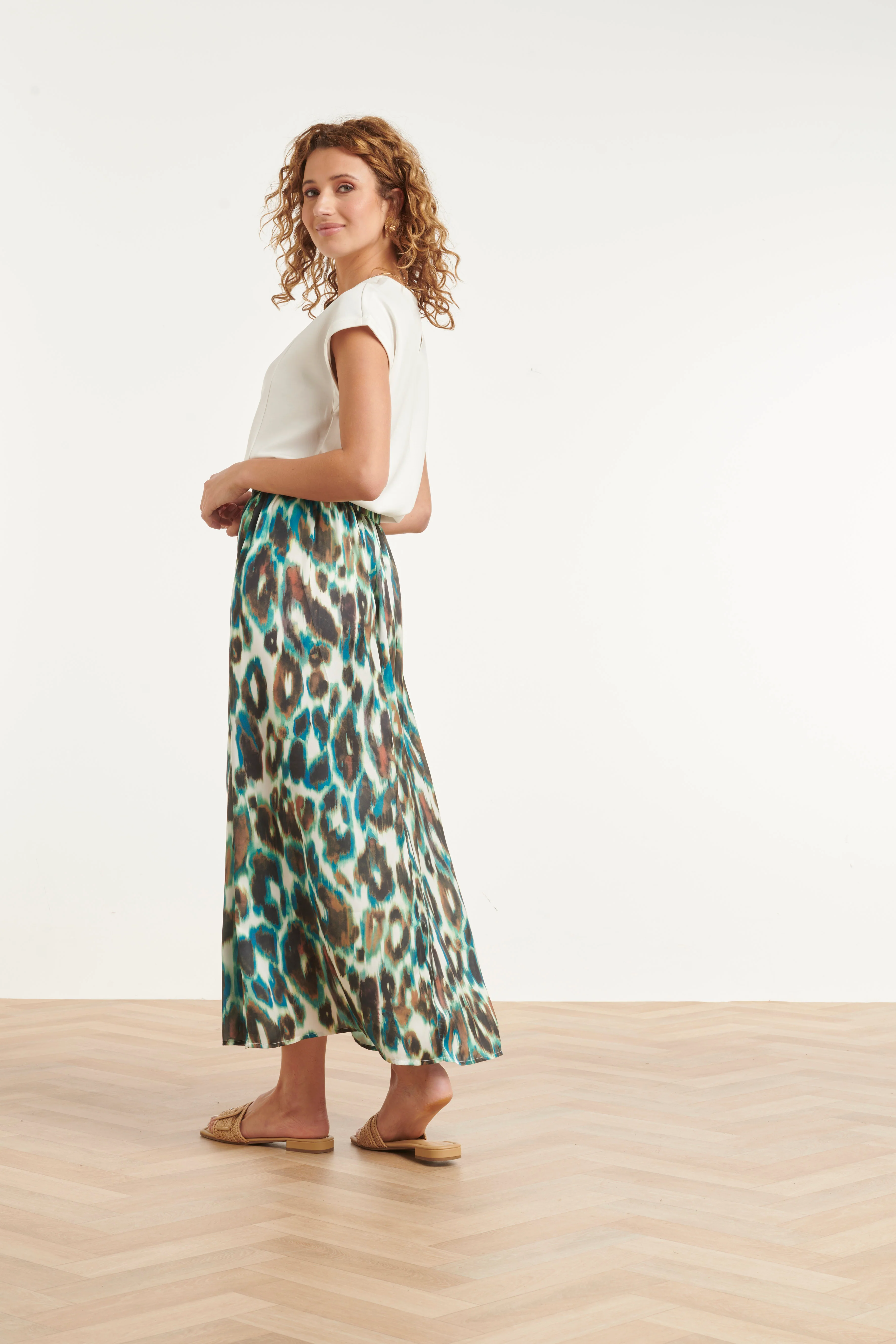 Midi Rok Met Abstracte Dierenprint In Groen En Bruin | Muticolour - Image 5