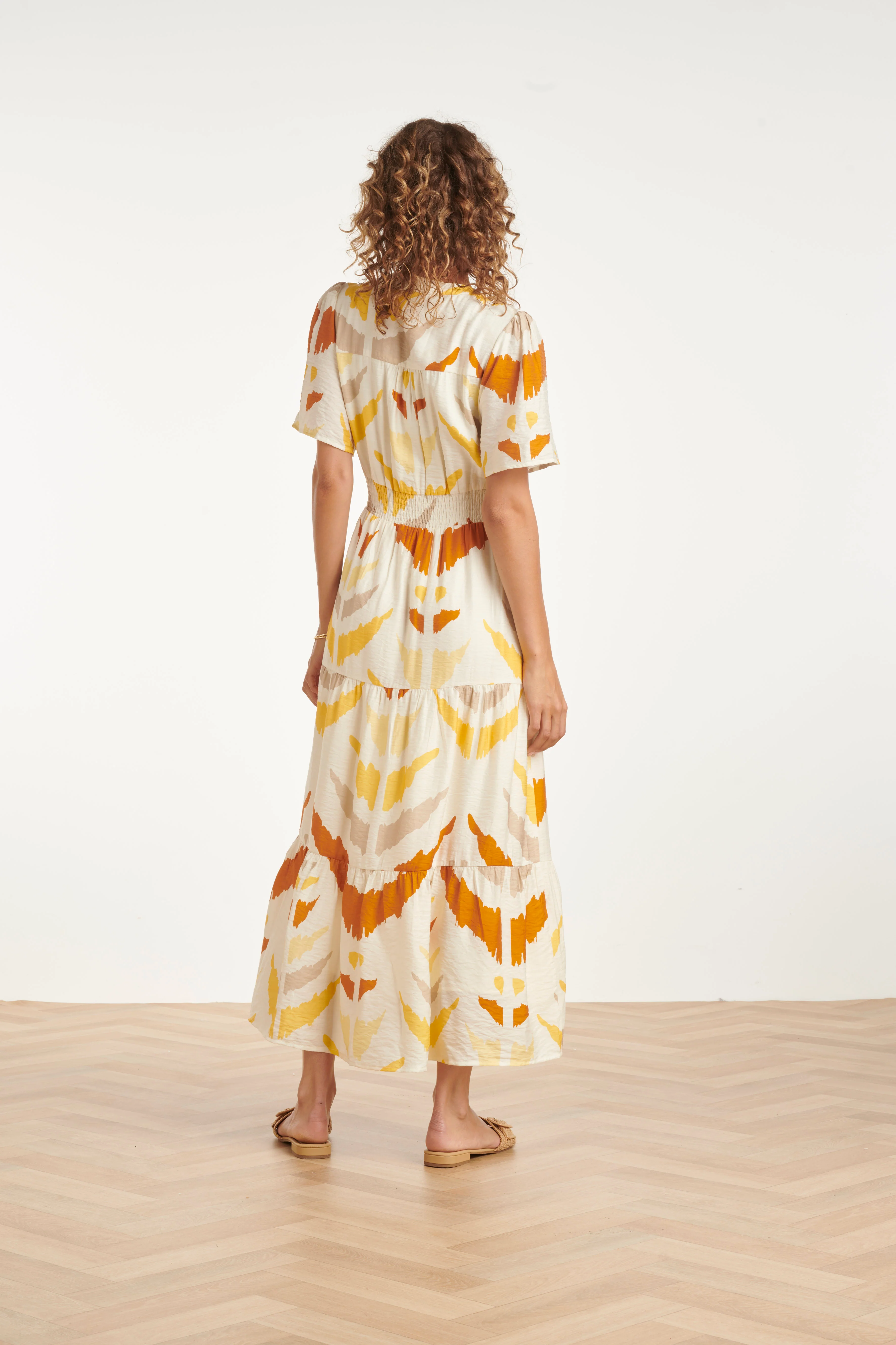 Midi V Hals Jurk Met Oranje Aztec Print | White - Yellow - Image 6