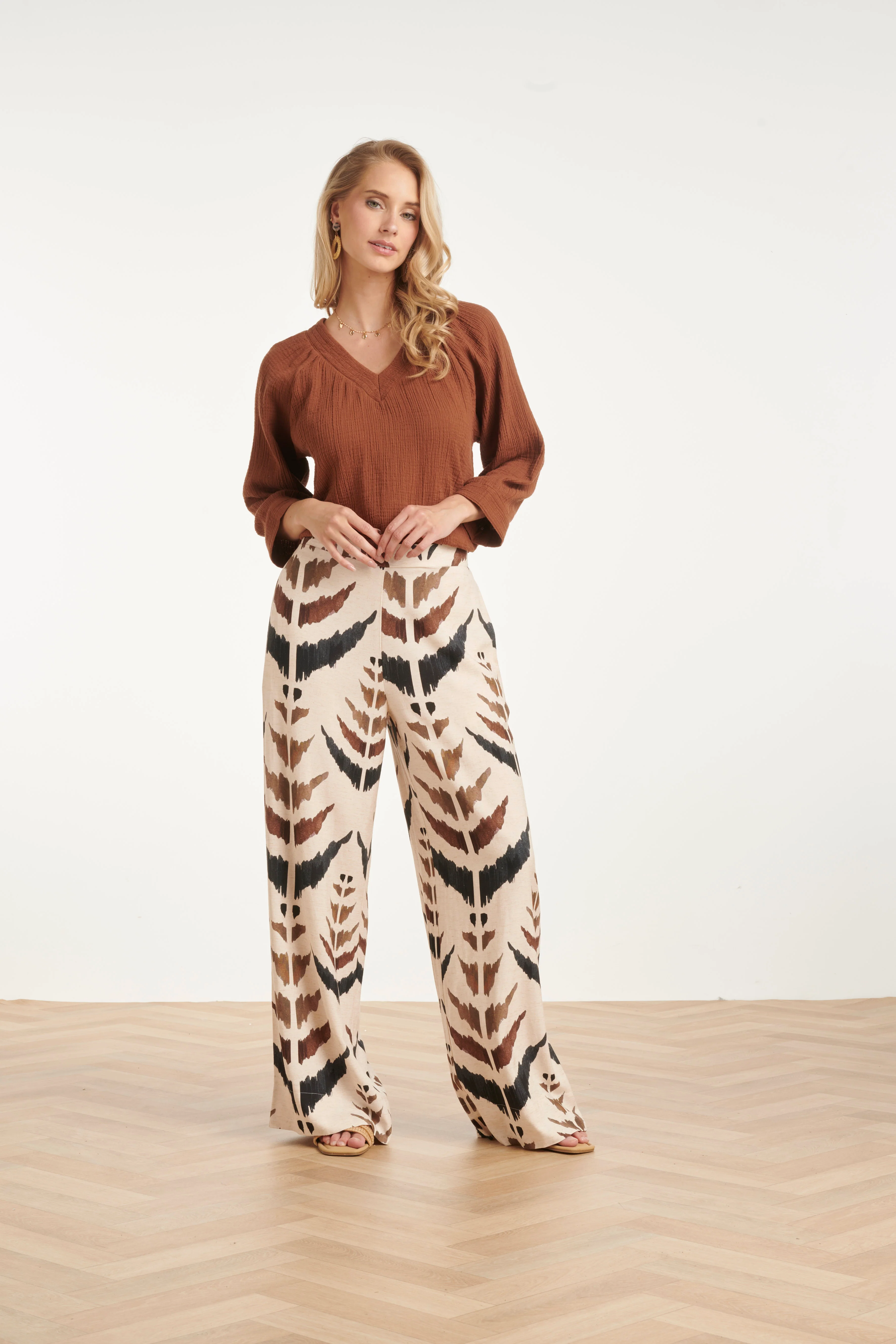 Mousseline Top Met V-Hals | Brown - Image 6