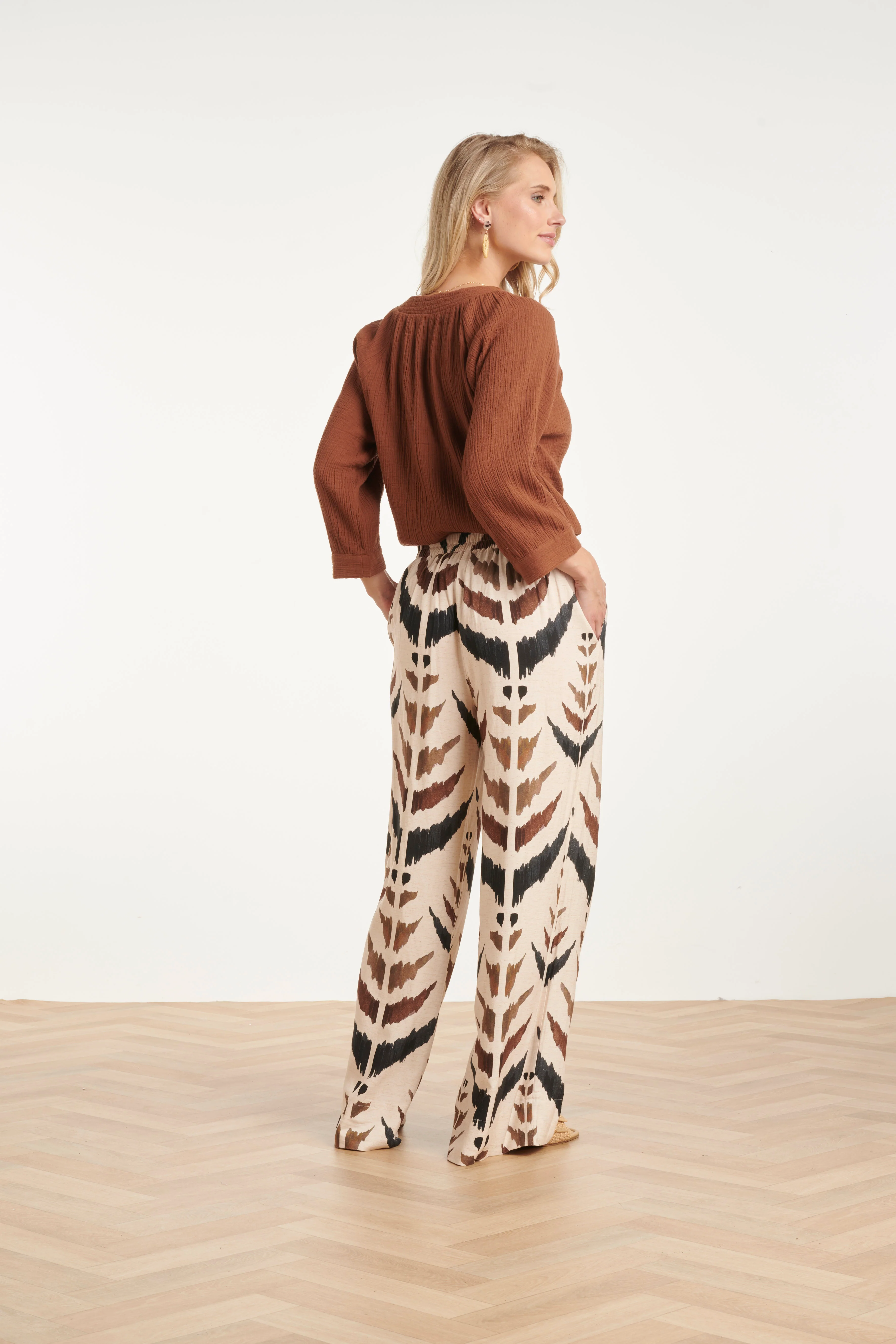 Mousseline Top Met V-Hals | Brown - Image 7