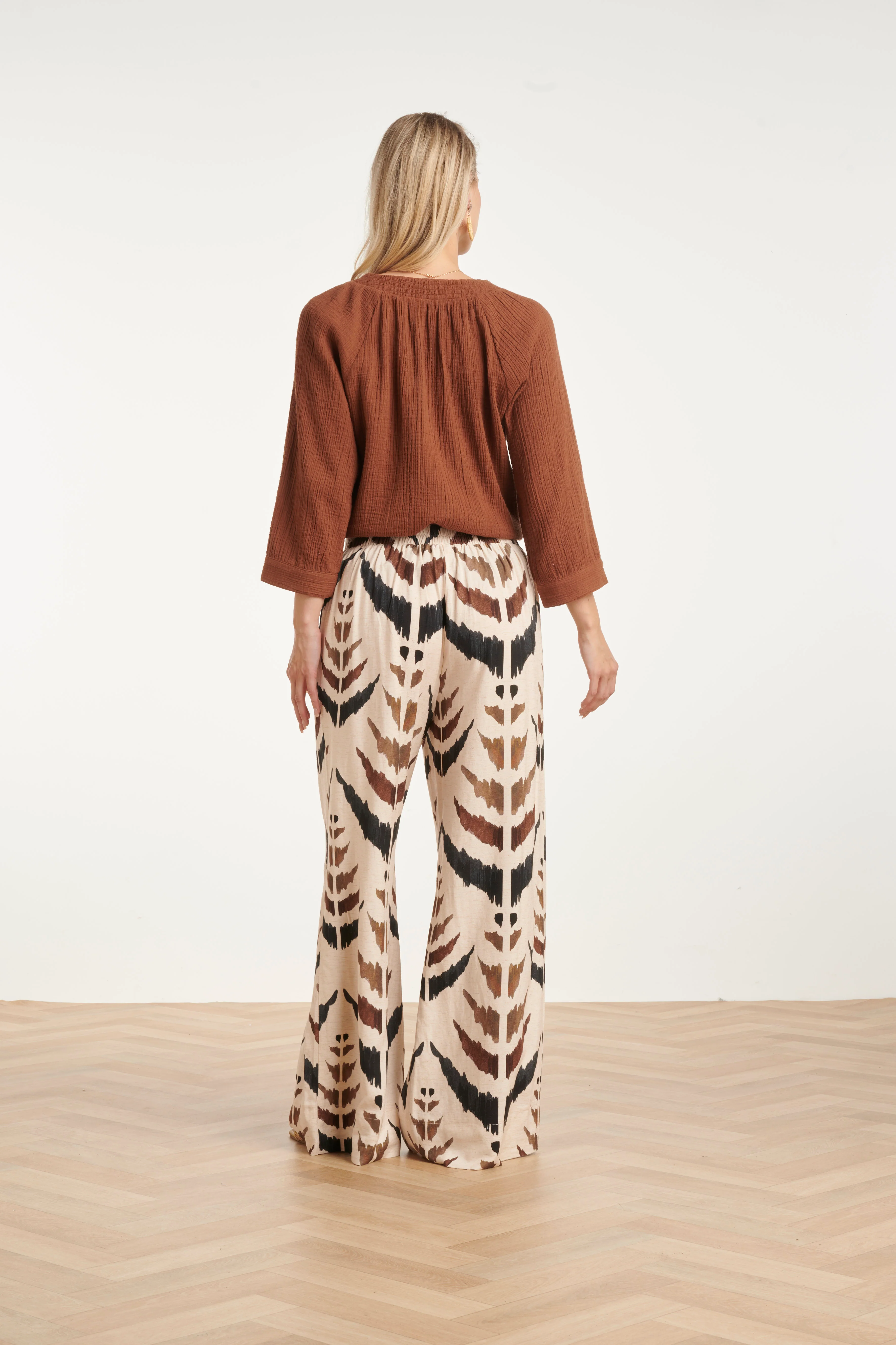 Mousseline Top Met V-Hals | Brown - Image 9