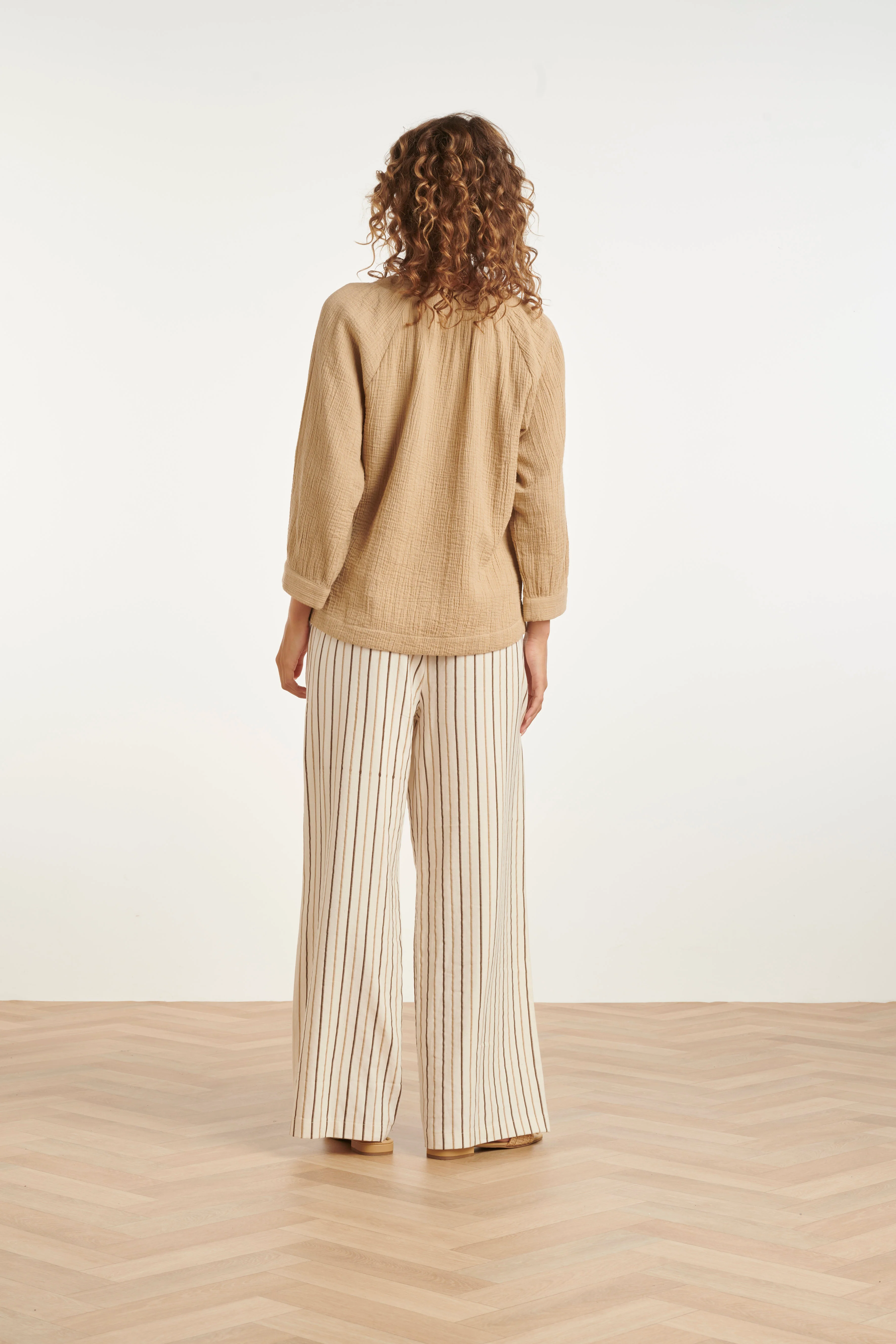 Mousseline Top Met V-Hals | Dark Sand - Image 5