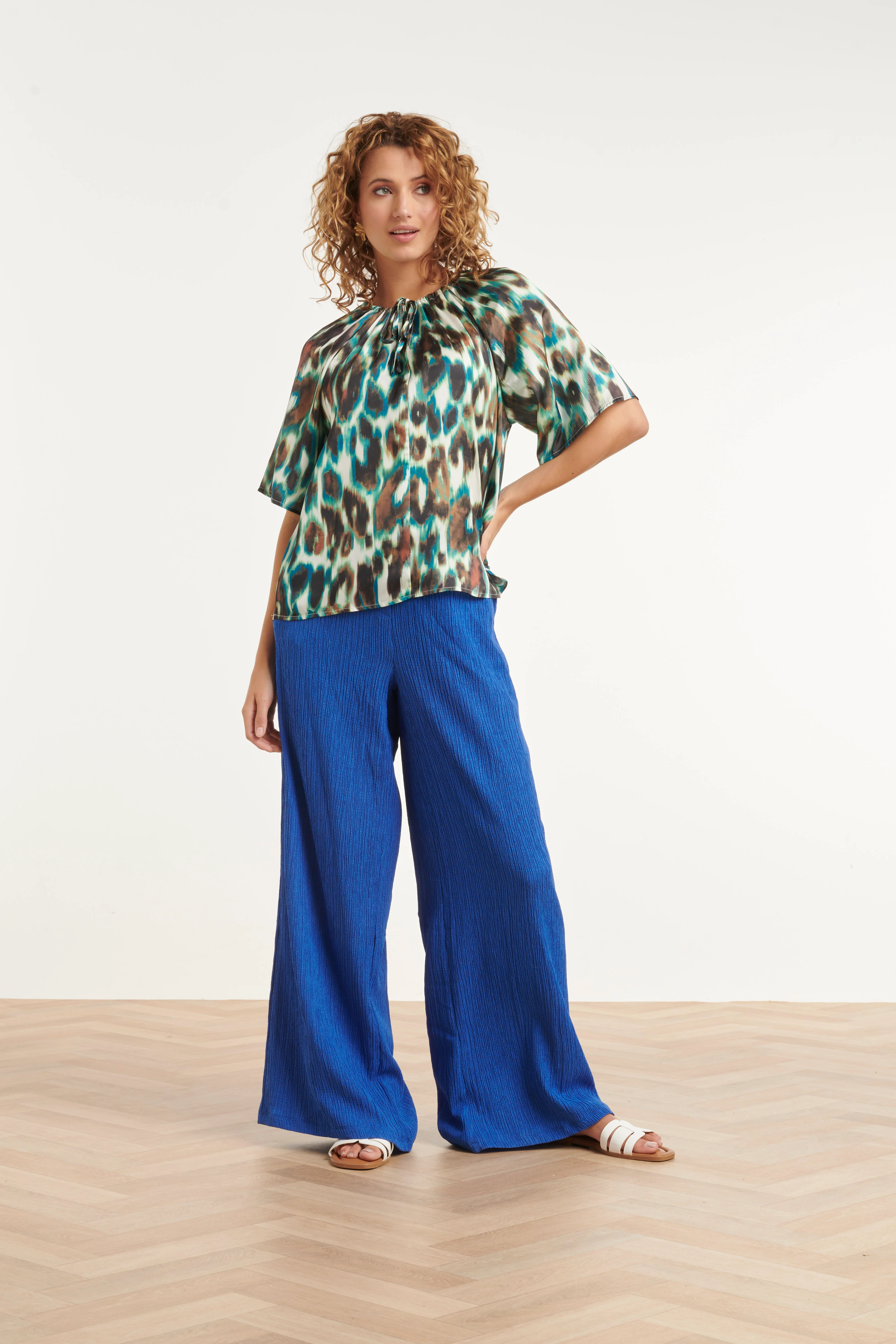 Off-Shoulder Top Met Abstracte Dierenprint In Groen En Bruin | Muticolour - Image 3
