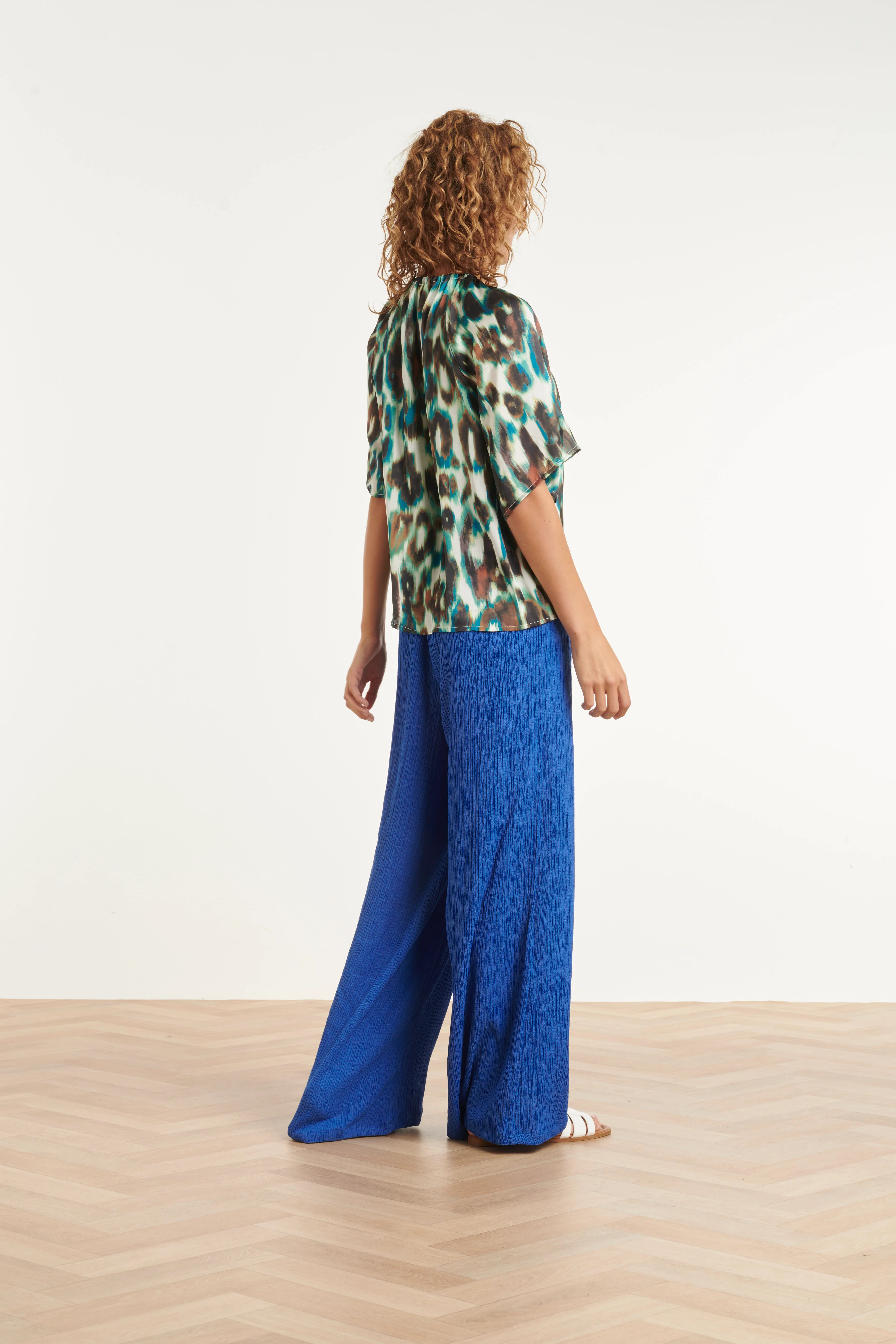 Off-Shoulder Top Met Abstracte Dierenprint In Groen En Bruin | Muticolour - Image 5