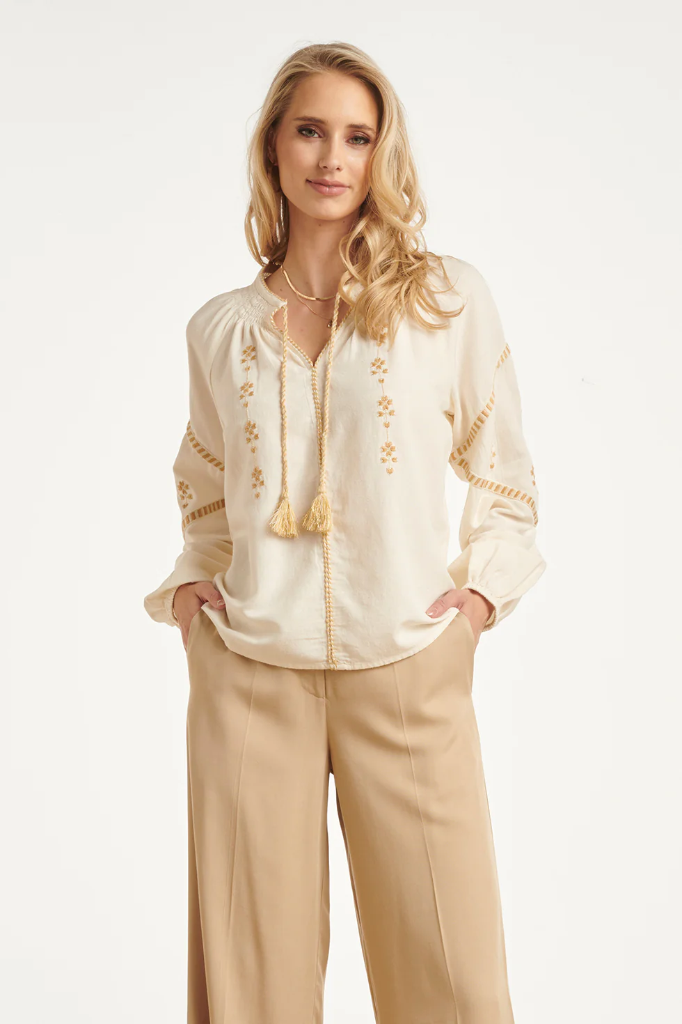 Off White Blouse Met Gouden Borduursels En Koorddetail | Off White - Sand - Image 2