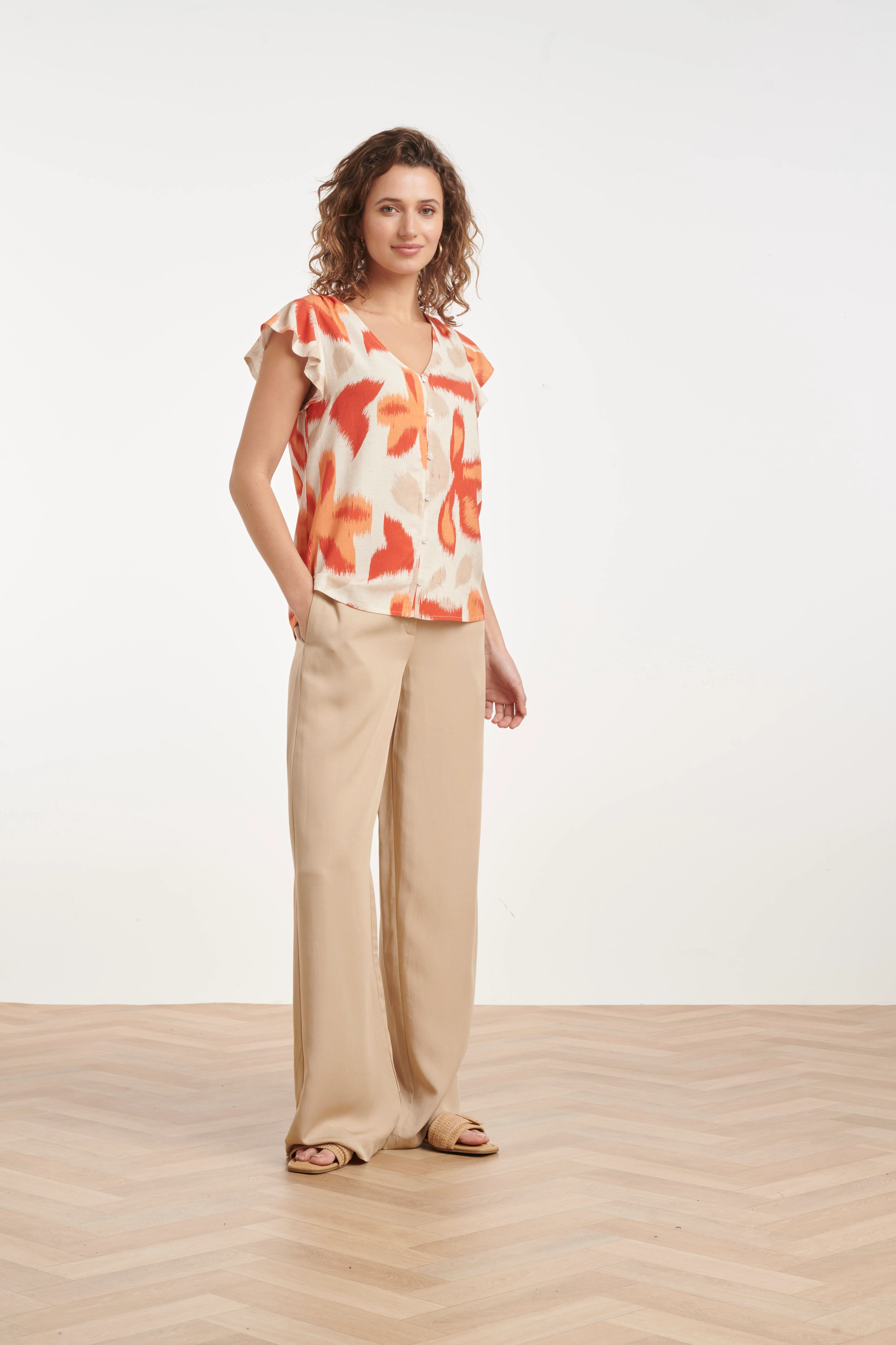 Oranje Bloe Print Blouse Met Knoopsluiting En Korte Mouwen | Sand - Muticolour - Image 4