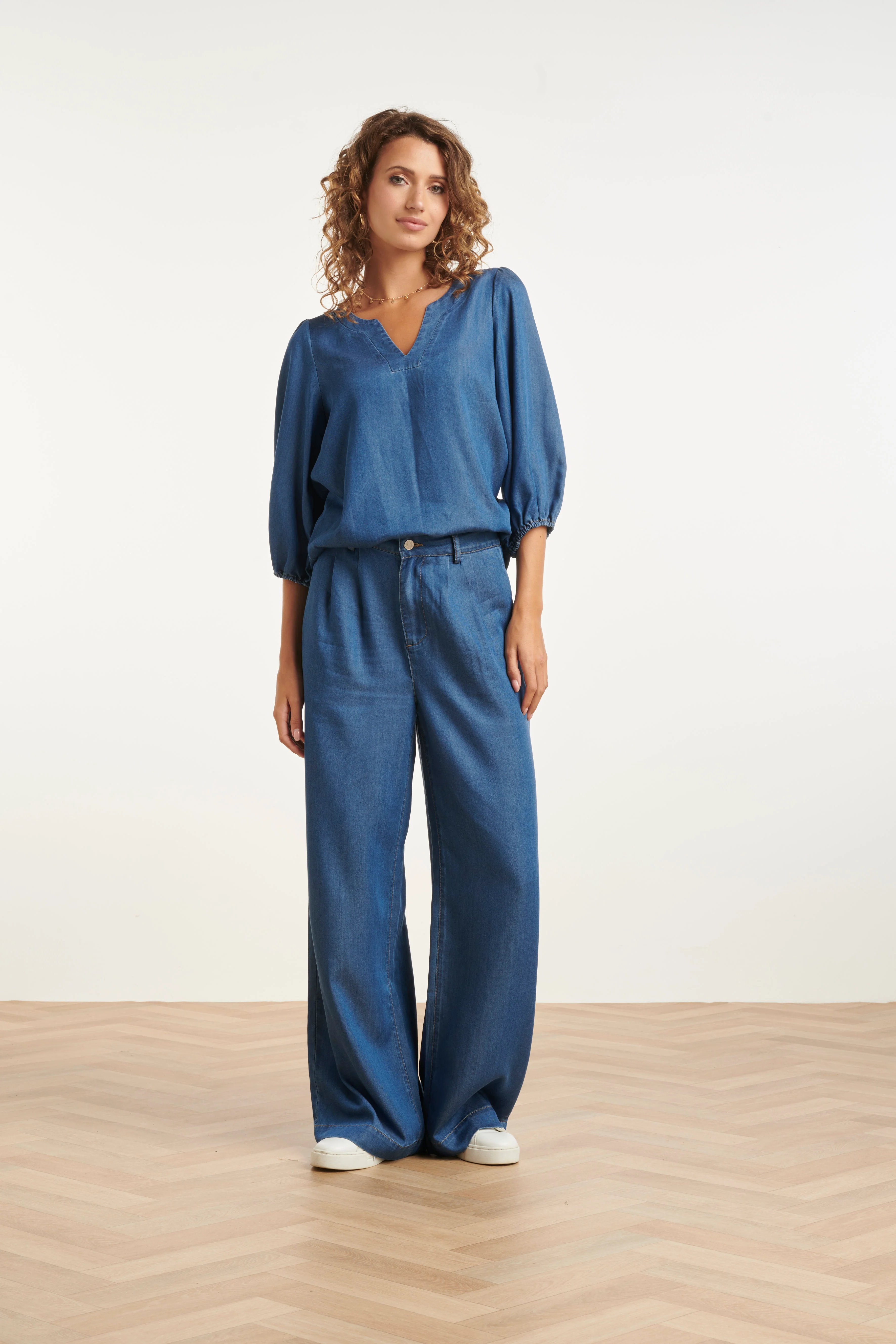 Soepele Tencel Denim Top | Medium Blue Denim - Image 5