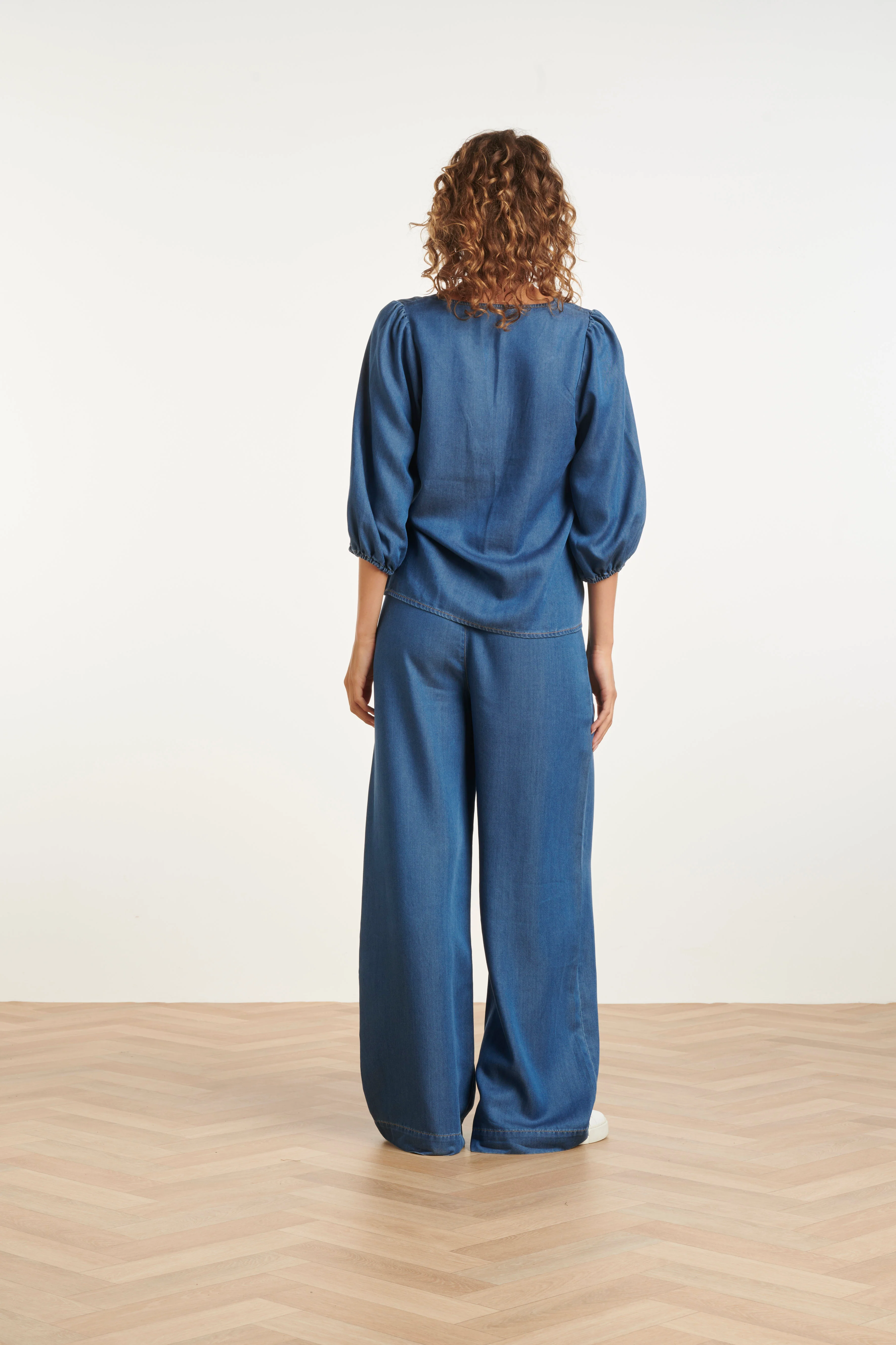 Soepele Tencel Denim Top | Medium Blue Denim - Image 9