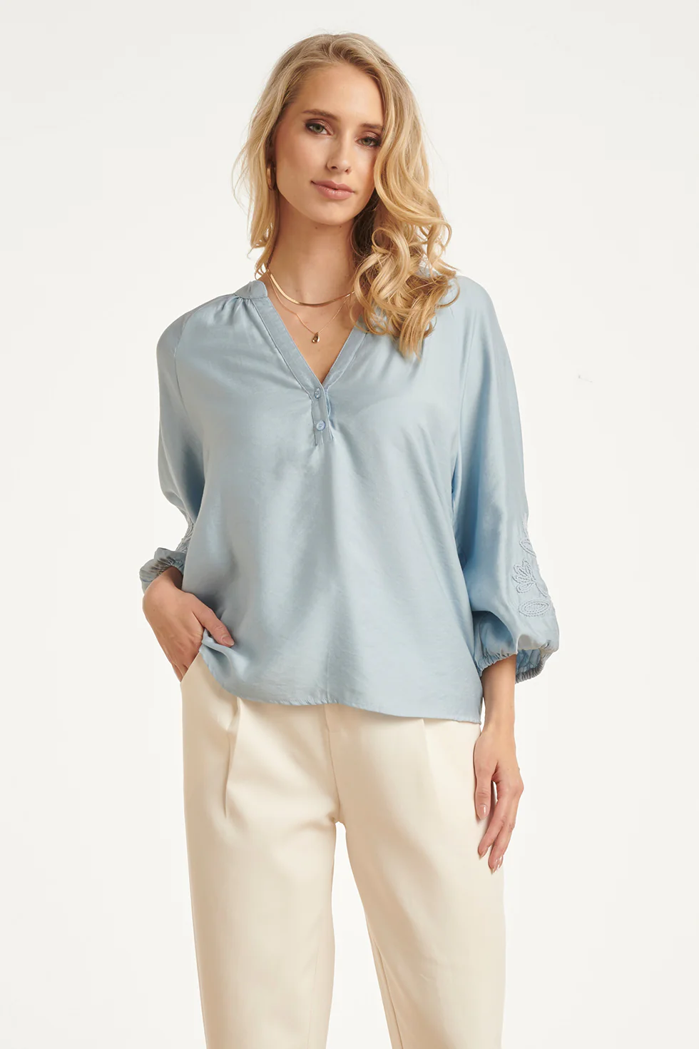 Soepelvallende Blouse Met Geborduurde Mouwen | Light Blue