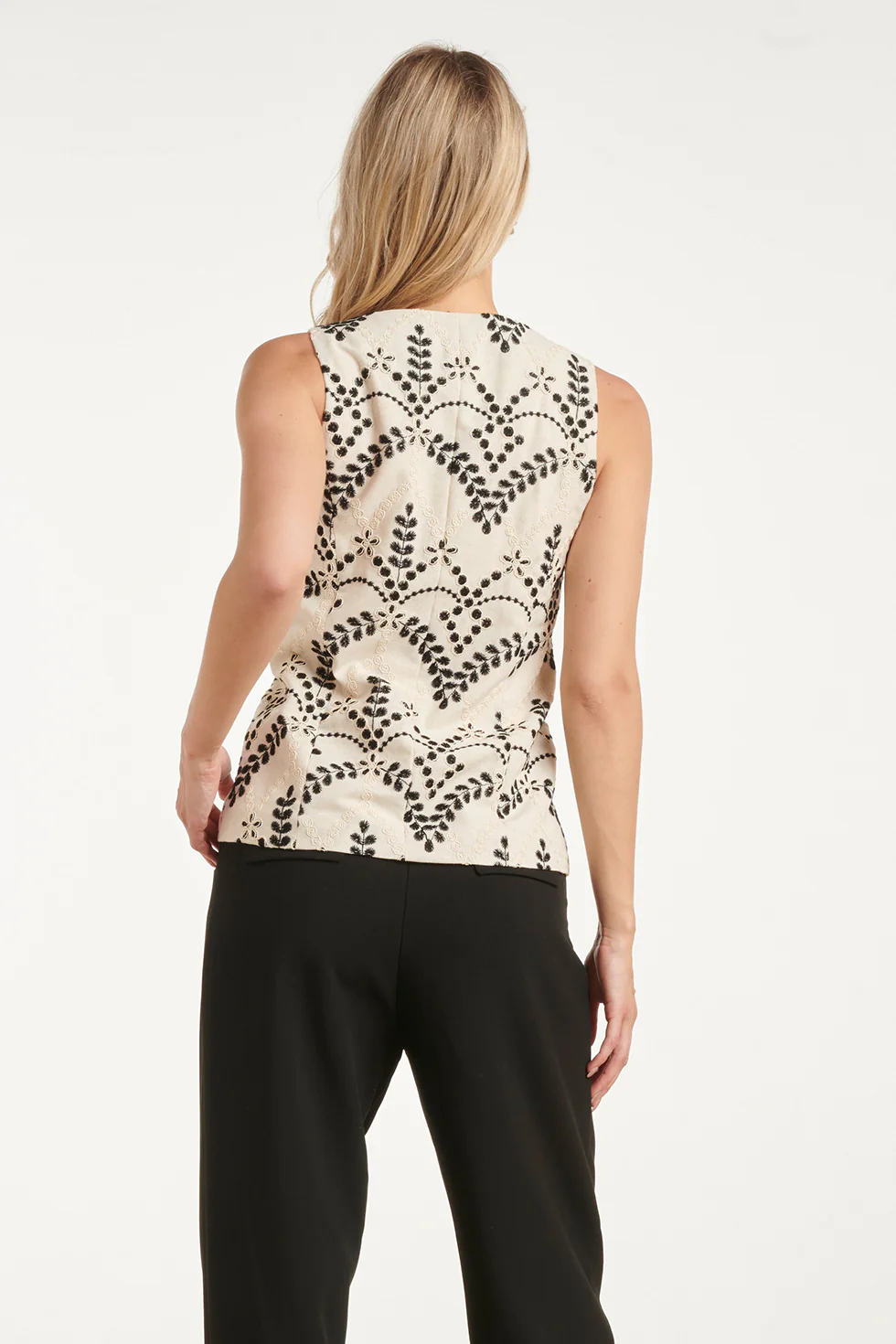 Stijlvolle Gilet Met Contrastrijk Borduurwerk En Strikdetails | Sand - Black - Image 6