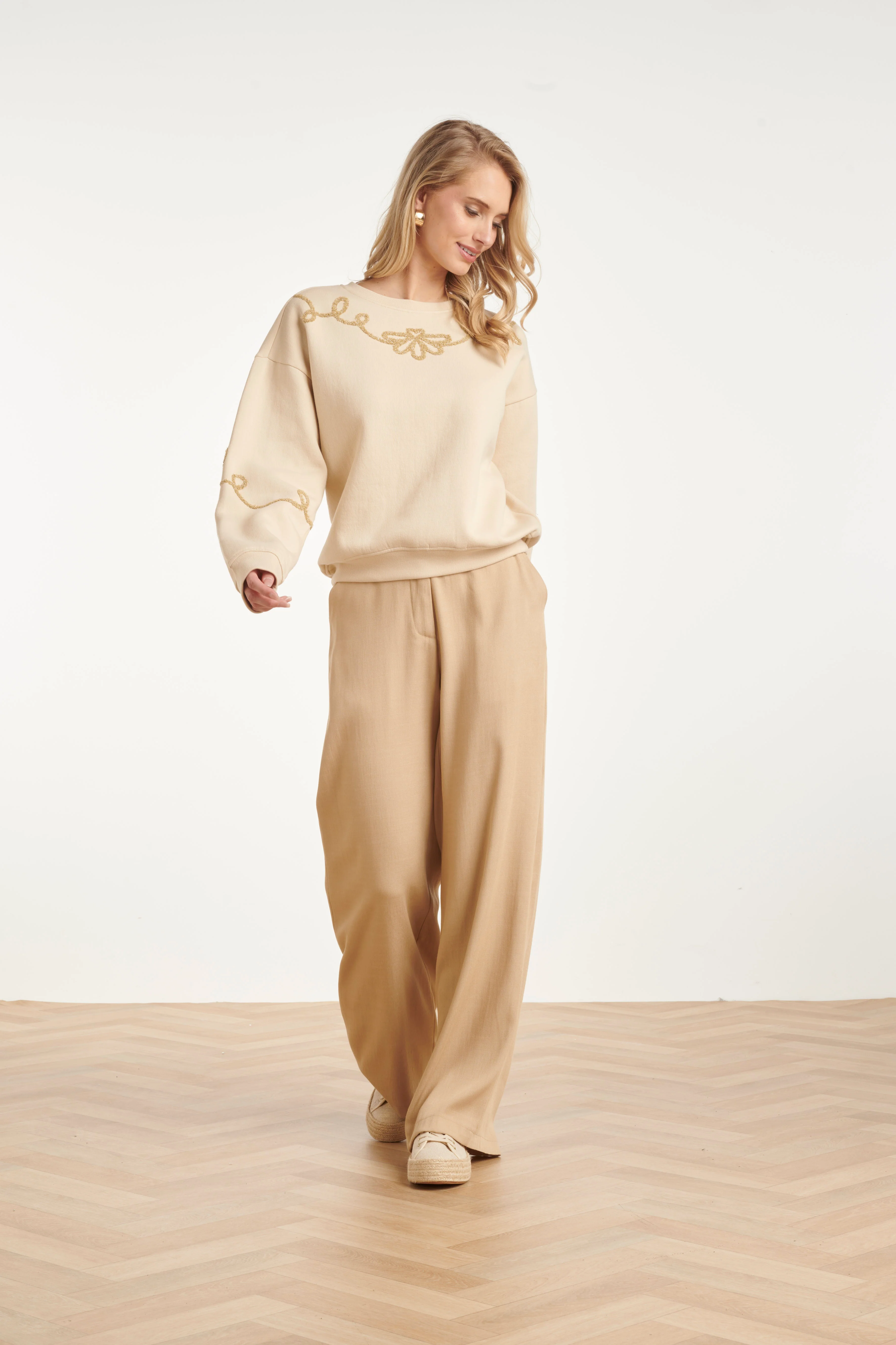 Sweater Met Goudkleurige Borduring | Off White - Dark Sand - Image 3