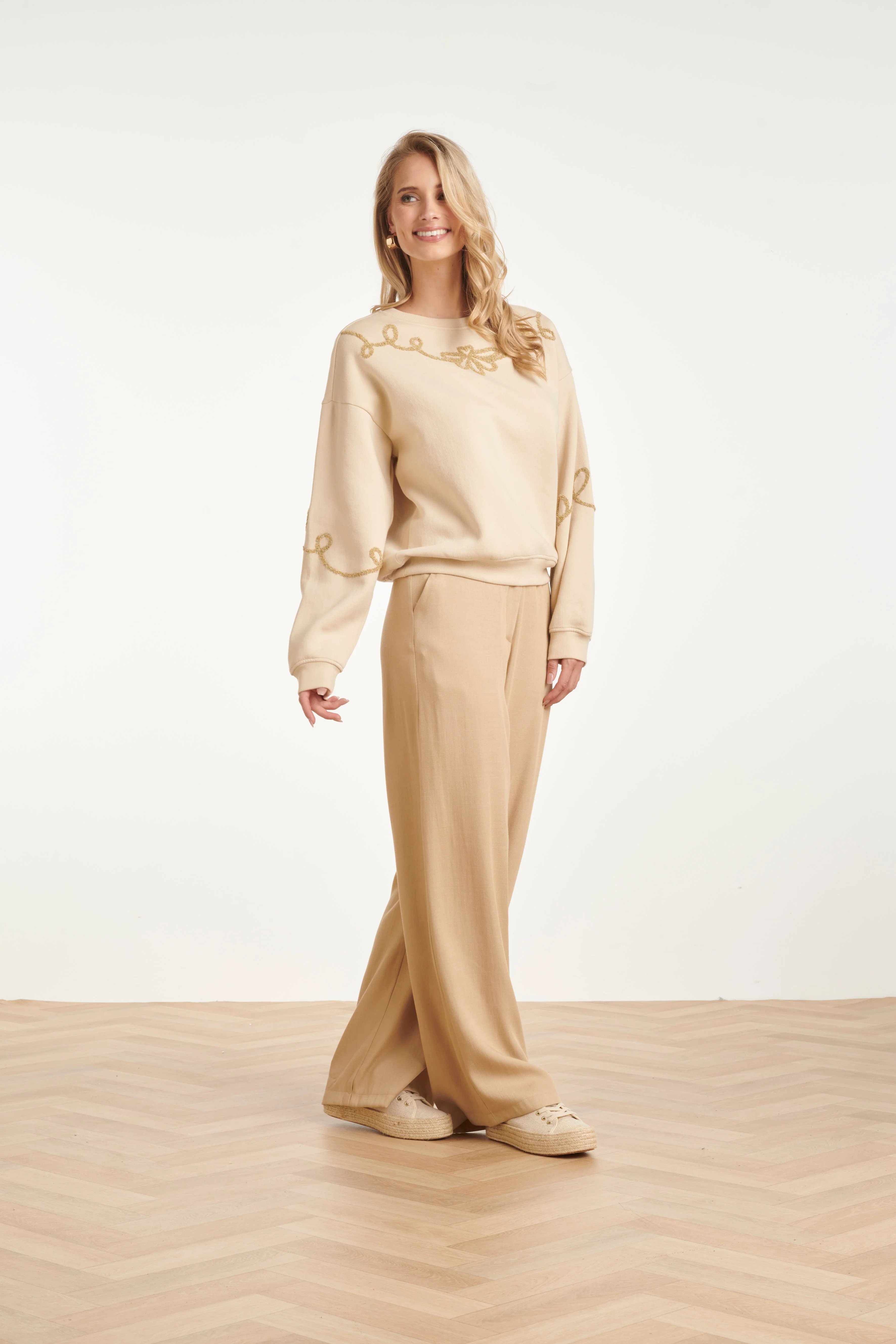 Sweater Met Goudkleurige Borduring | Off White - Dark Sand - Image 5