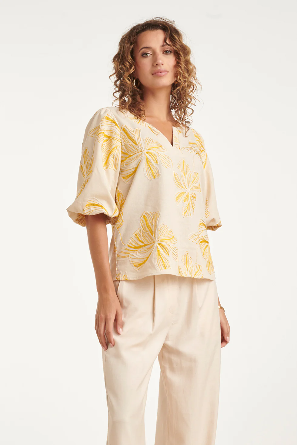 Top Met Geel En Wit Bloemenborduursel | Sand - Yellow - Image 4