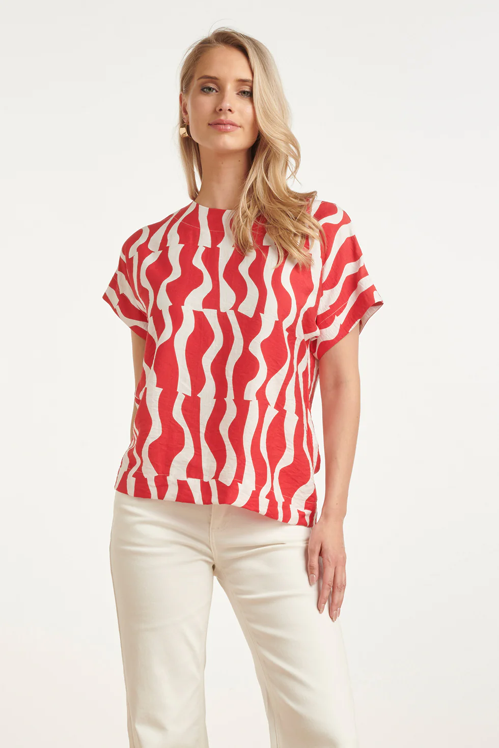 Top Met Korte Mouwen En Rood-Witte Golvende Print | Red - White
