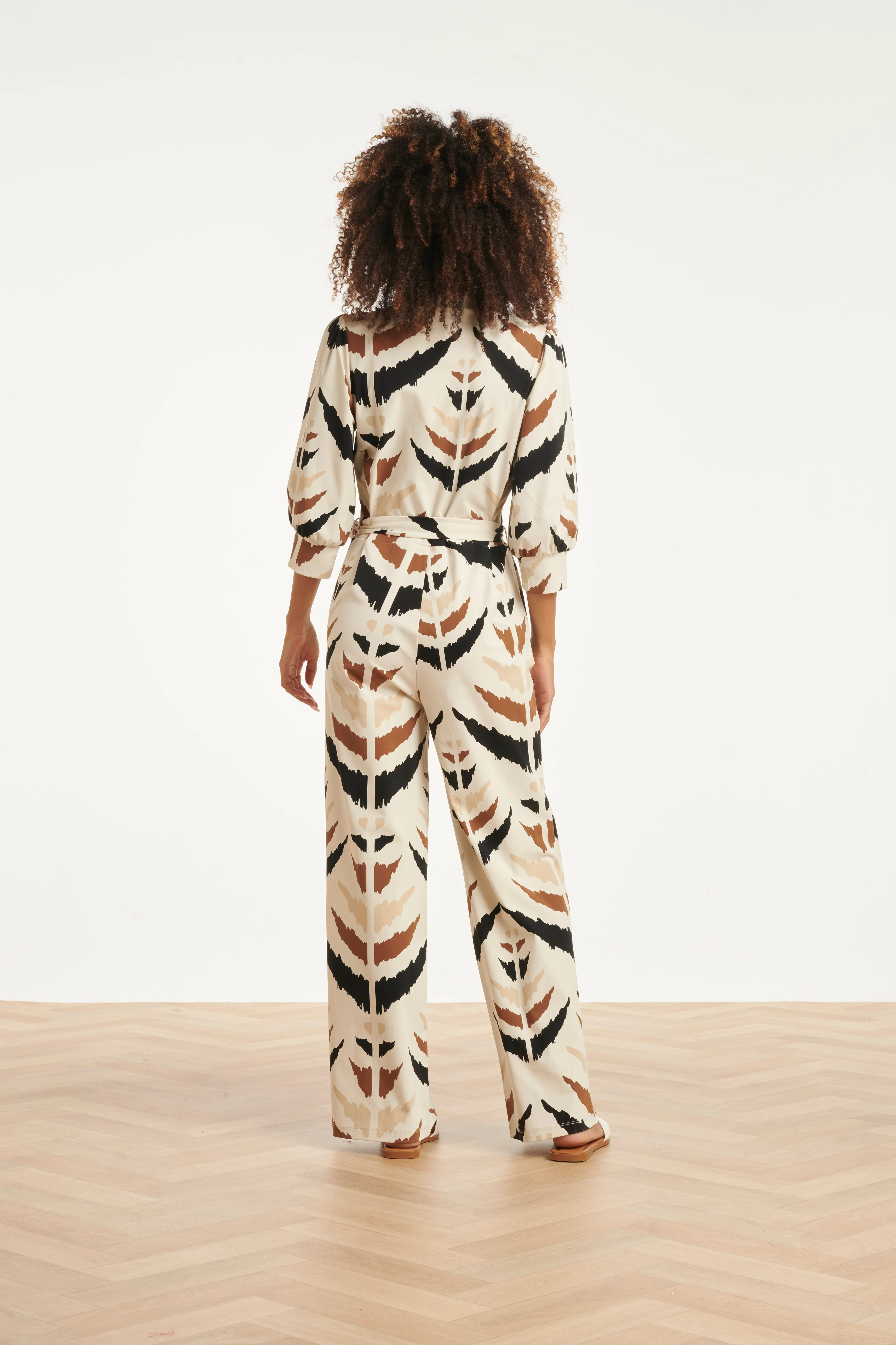 Travelstof Jumpsuit Met Grafische Aztec Print In Beige, Zwart & Bruin | Sand - Muticolour - Image 6