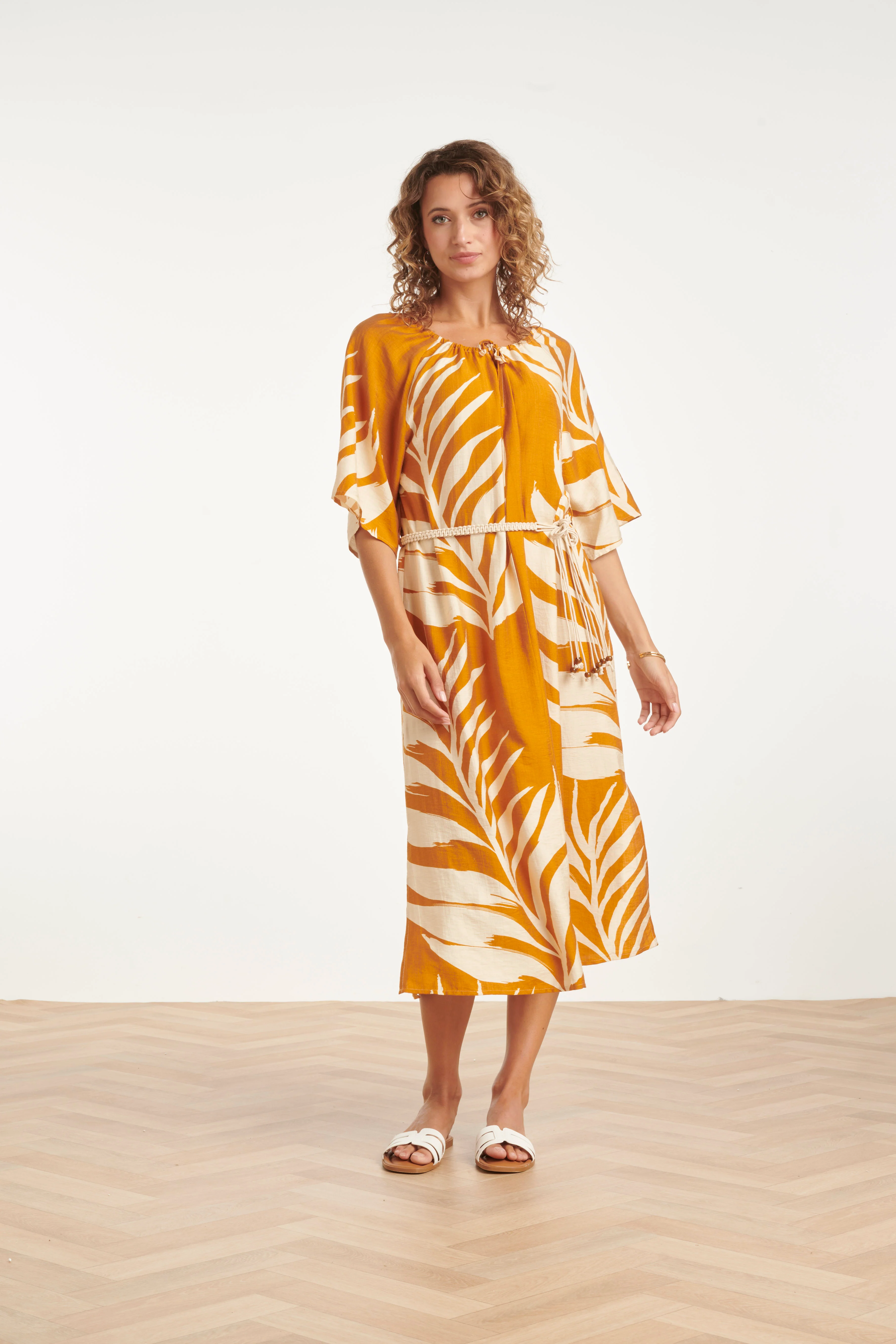 Tuniek Jurk Met Tropische Blad Print In
Oker Geel | Mustard - Off White - Image 3