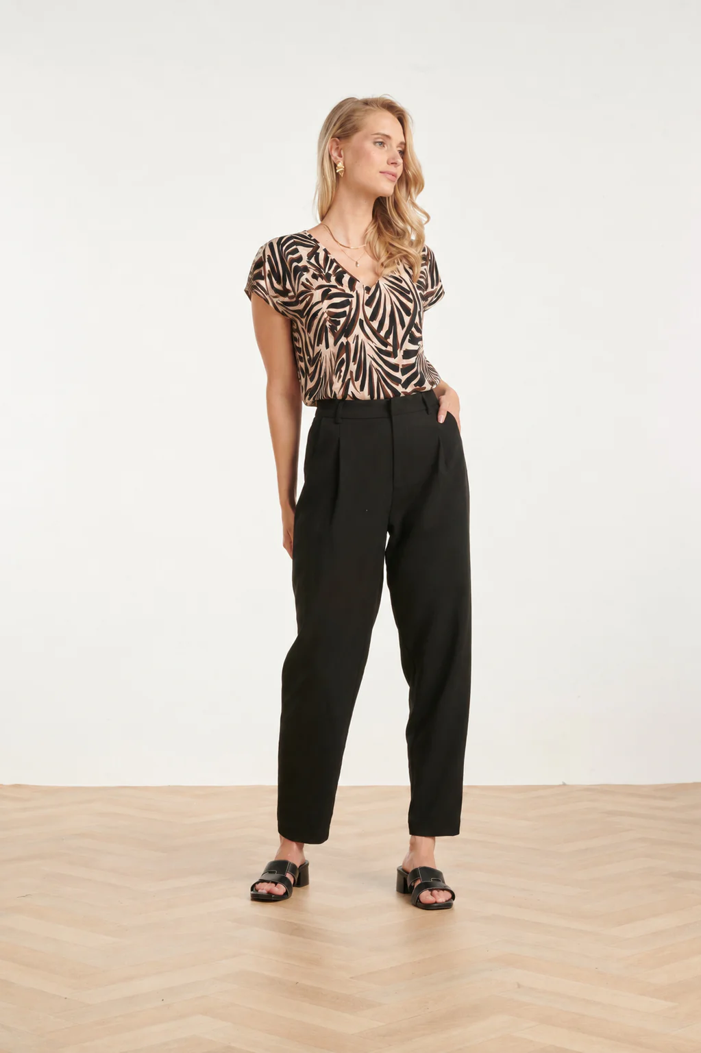 V-Hals Top Met Grafische Palmprint In Bruin En Beige | Off White - Brown