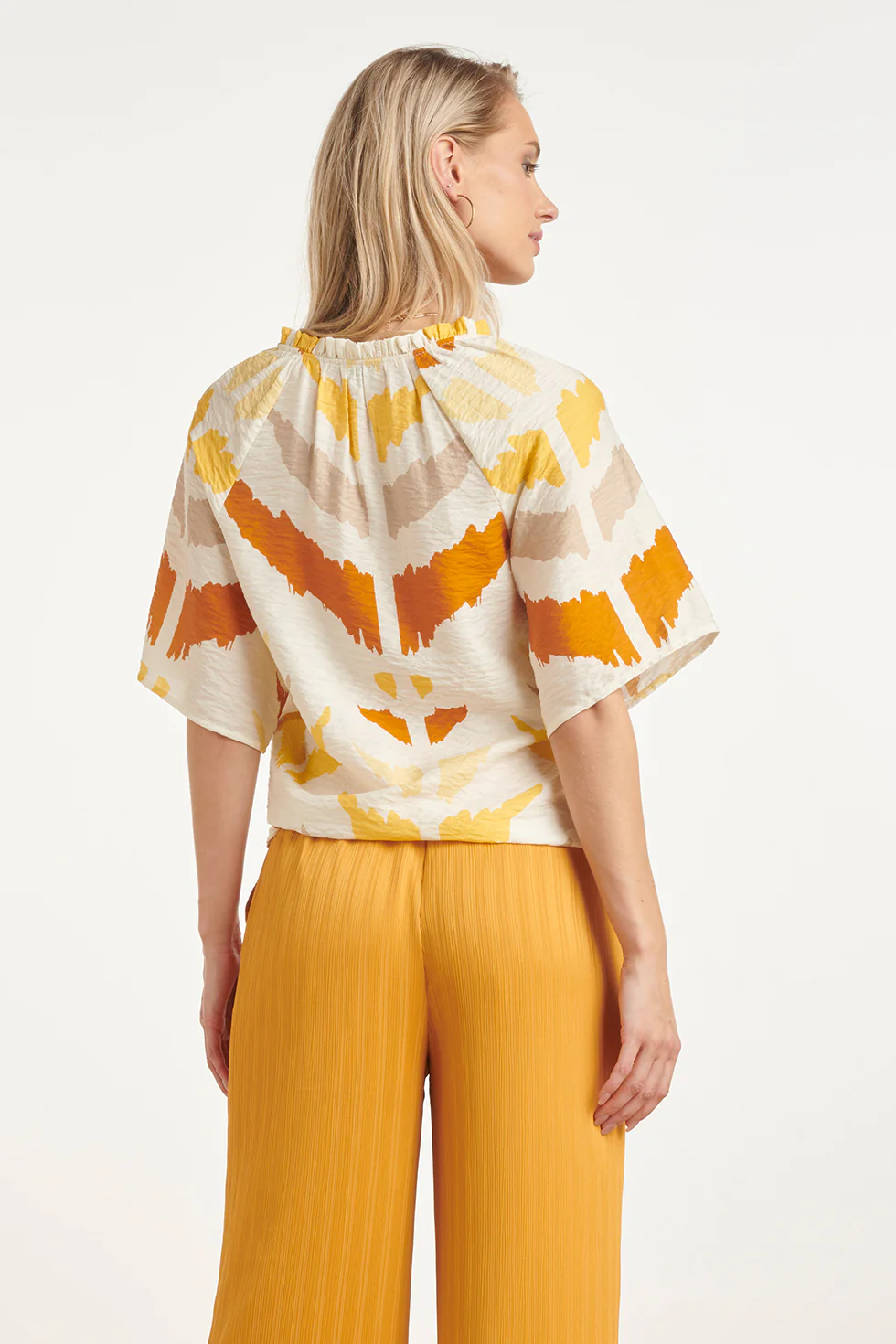 V Hals Top Met Oranje Aztec Print | White - Yellow - Image 6