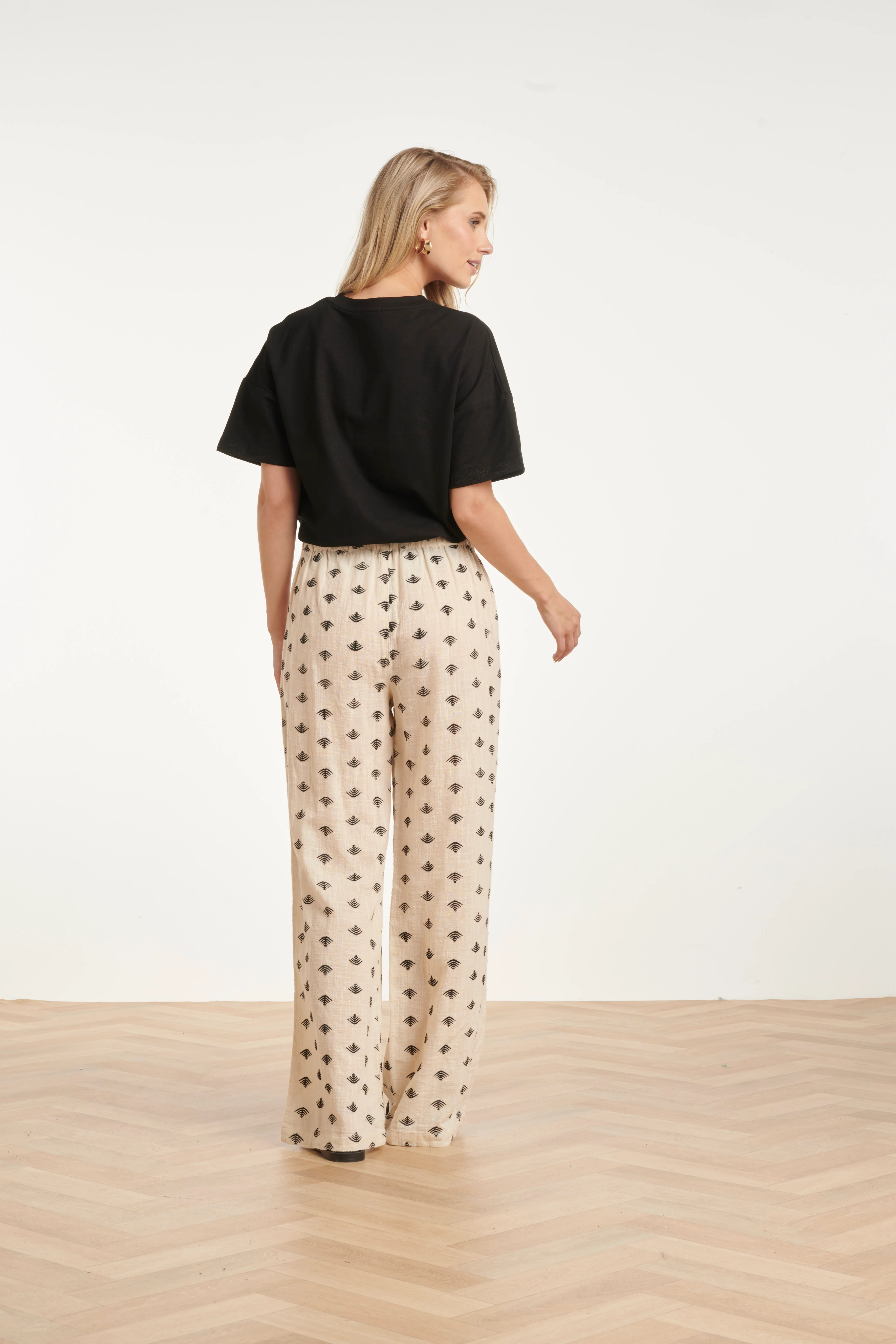 Wide Leg Broek Met Aztec Print In Crème En Zwart | Off White - Black - Image 10