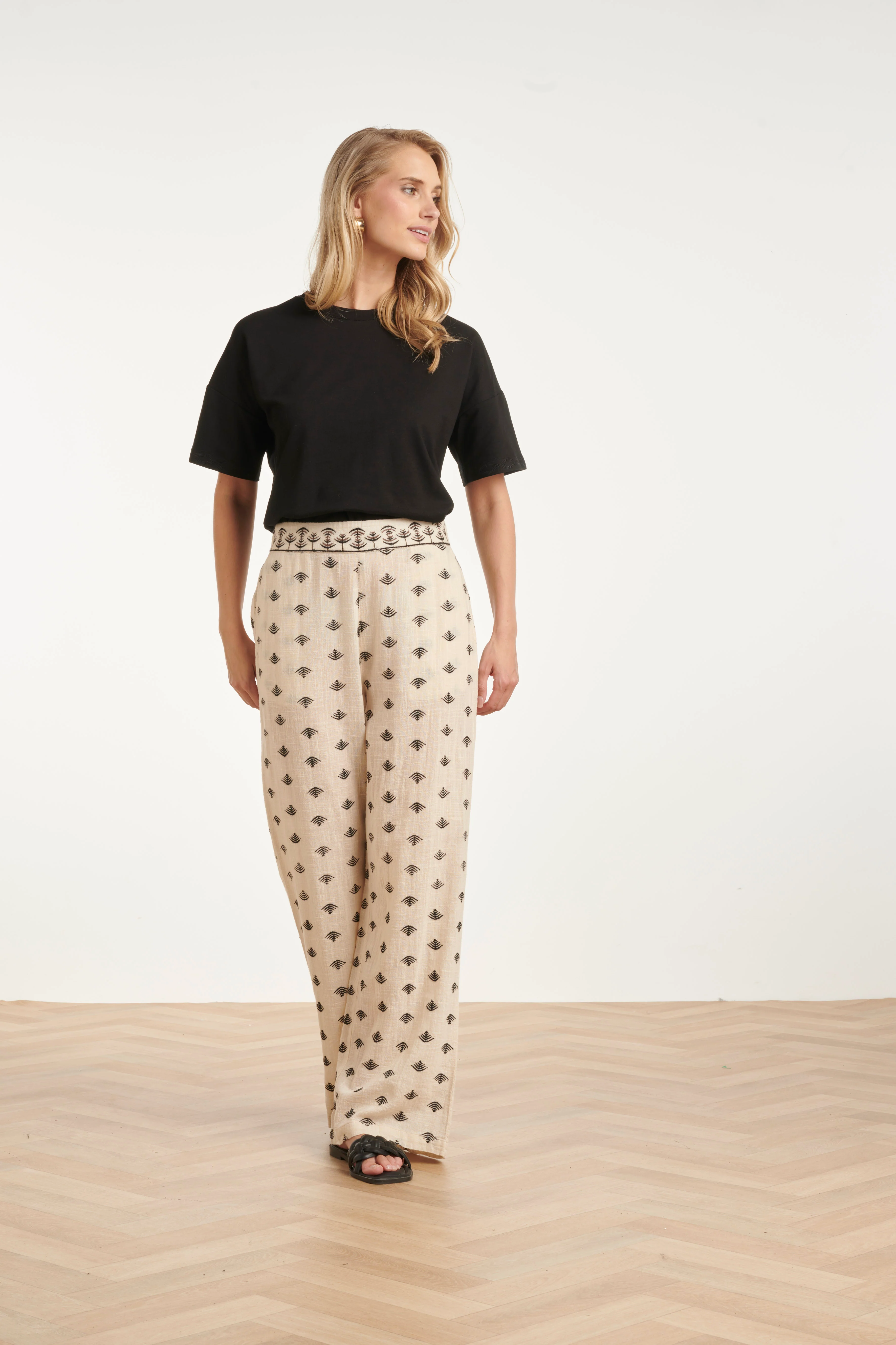 Wide Leg Broek Met Aztec Print In Crème En Zwart | Off White - Black - Image 4