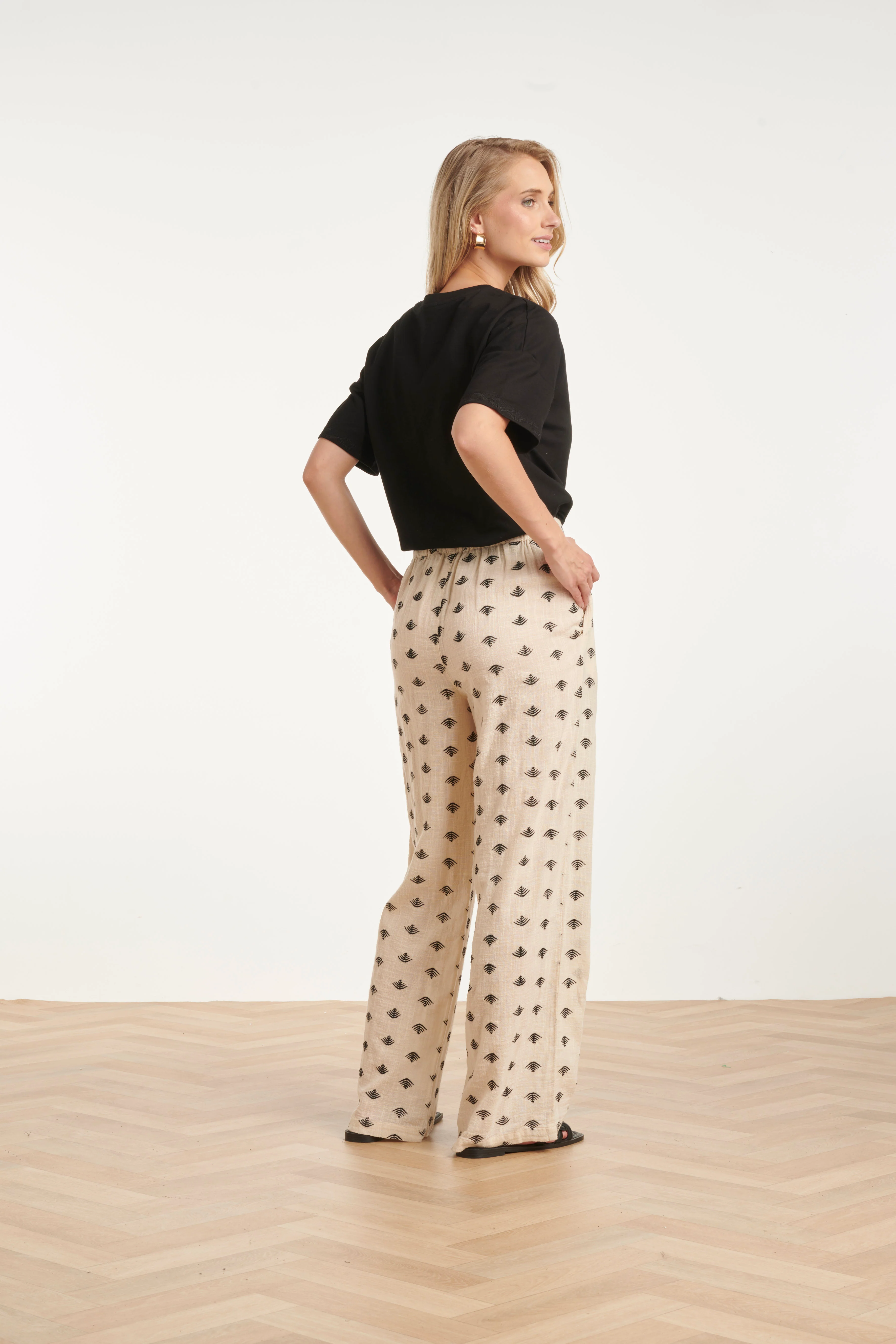 Wide Leg Broek Met Aztec Print In Crème En Zwart | Off White - Black - Image 9