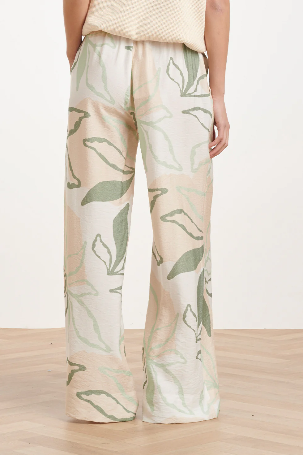 Wide Leg Broek Met Groene En Beige Bladprint | Soft Green - Muticolour - Image 7